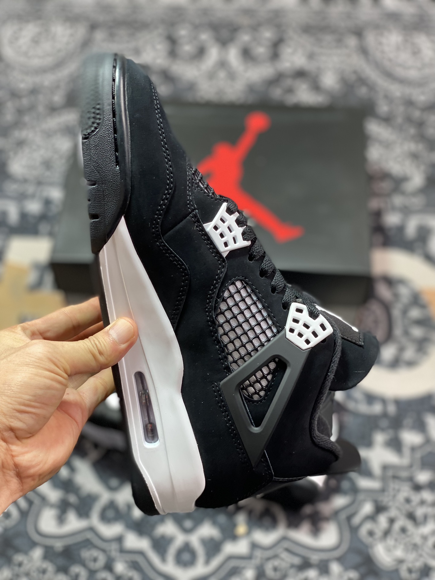 Air Jordan AJ4 Retro 白黑雷公 FQ8138-001