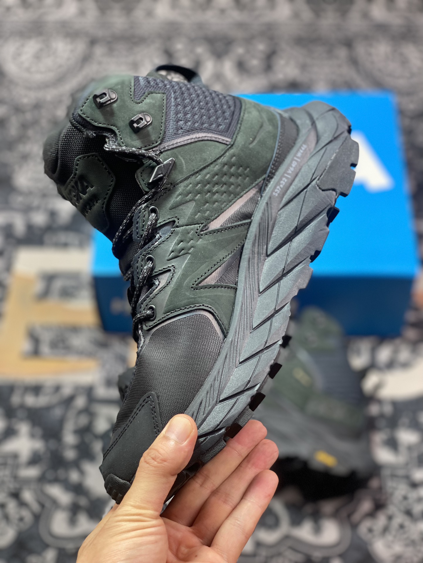 Hoka One One Kaha 2 High GTX Gore-Tex卡哈二代系列登山运动鞋“磨砂黑碳灰”1123155/BBLC