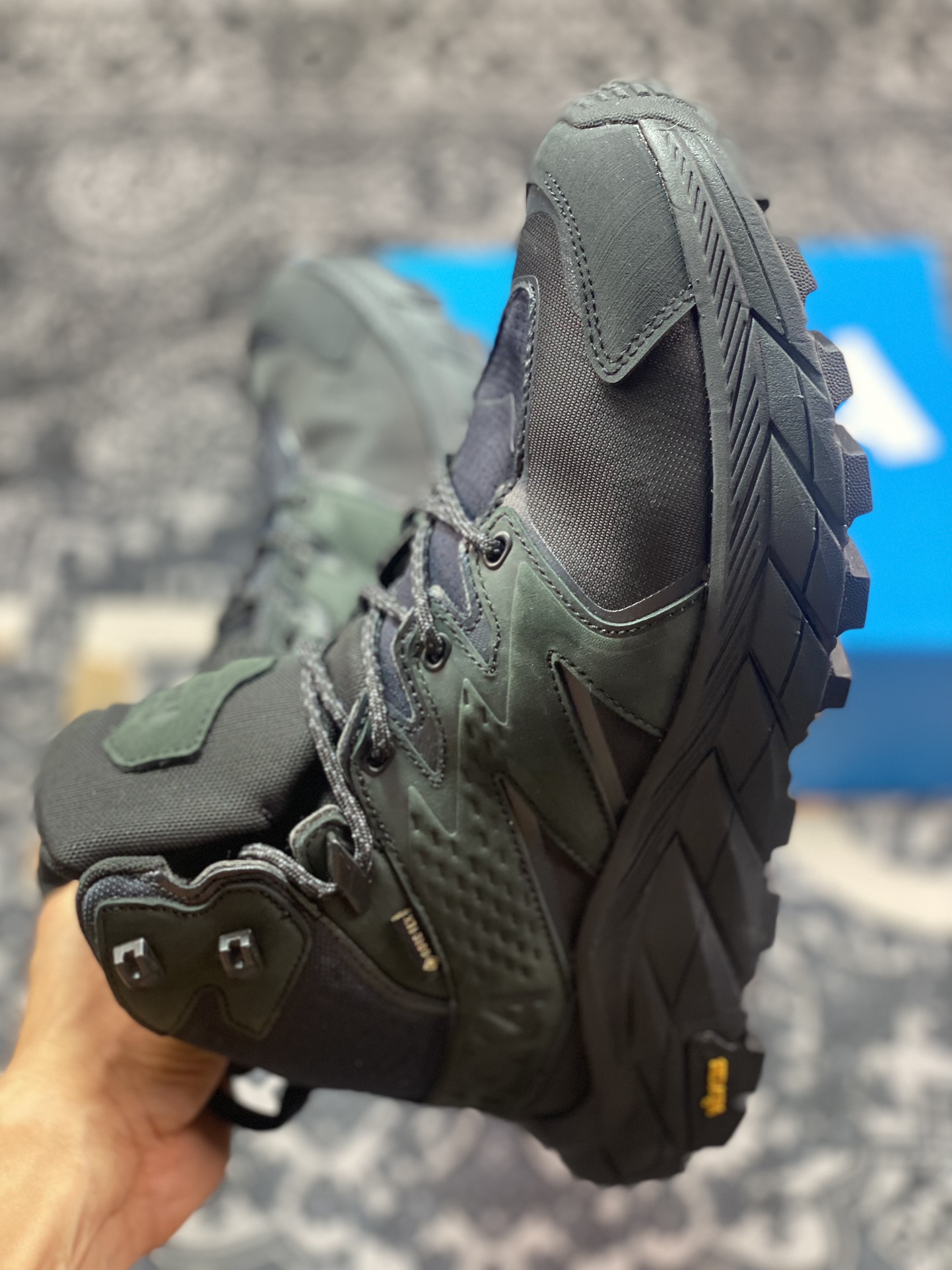 Hoka One One Kaha 2 High GTX Gore-Tex卡哈二代系列登山运动鞋“磨砂黑碳灰”1123155/BBLC