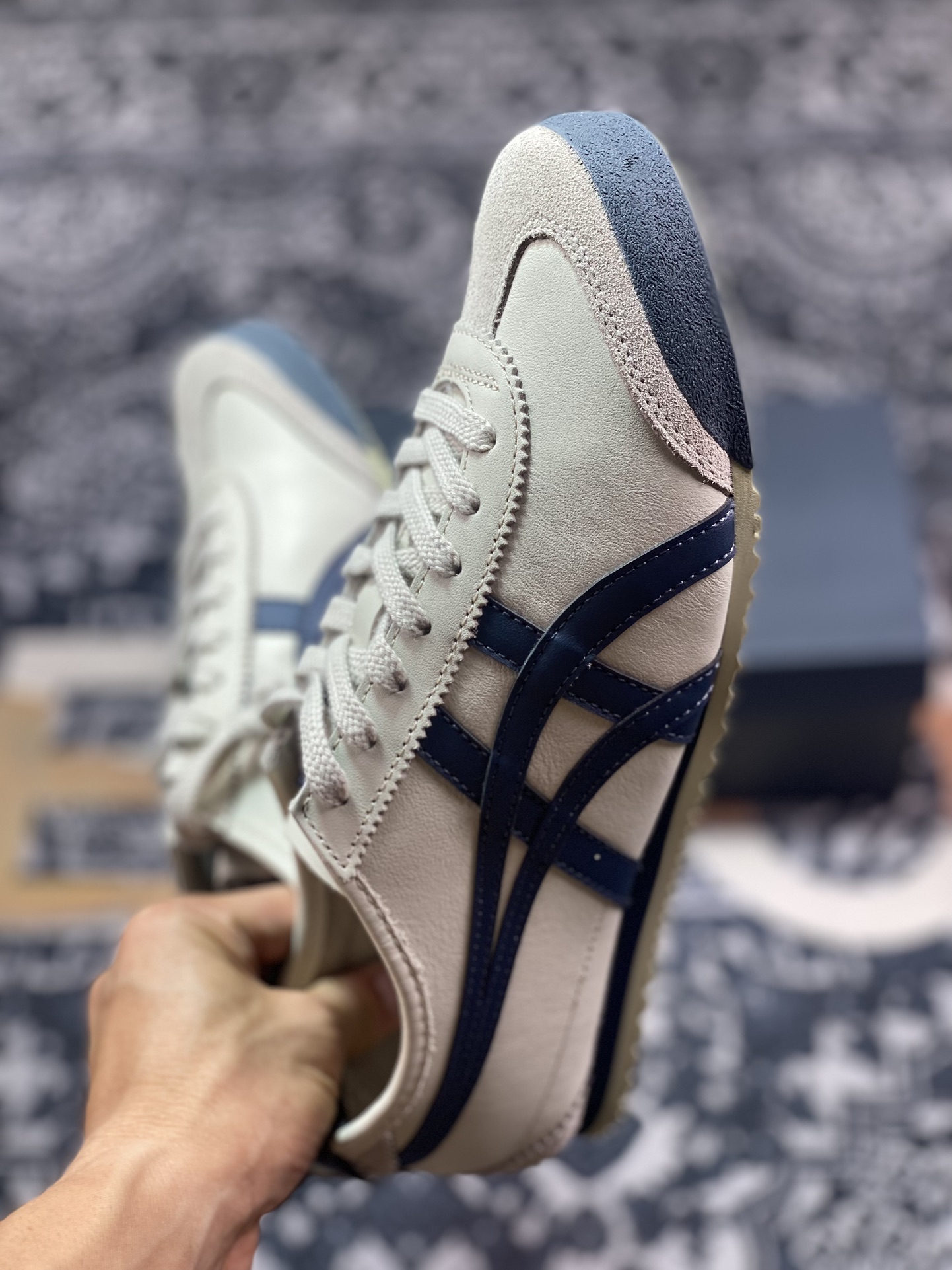 鬼塚虎/Onitsuka Tiger Mexico 66经典墨西哥系列低帮复古慢跑鞋“皮革米灰藏青蓝”1183C102-200