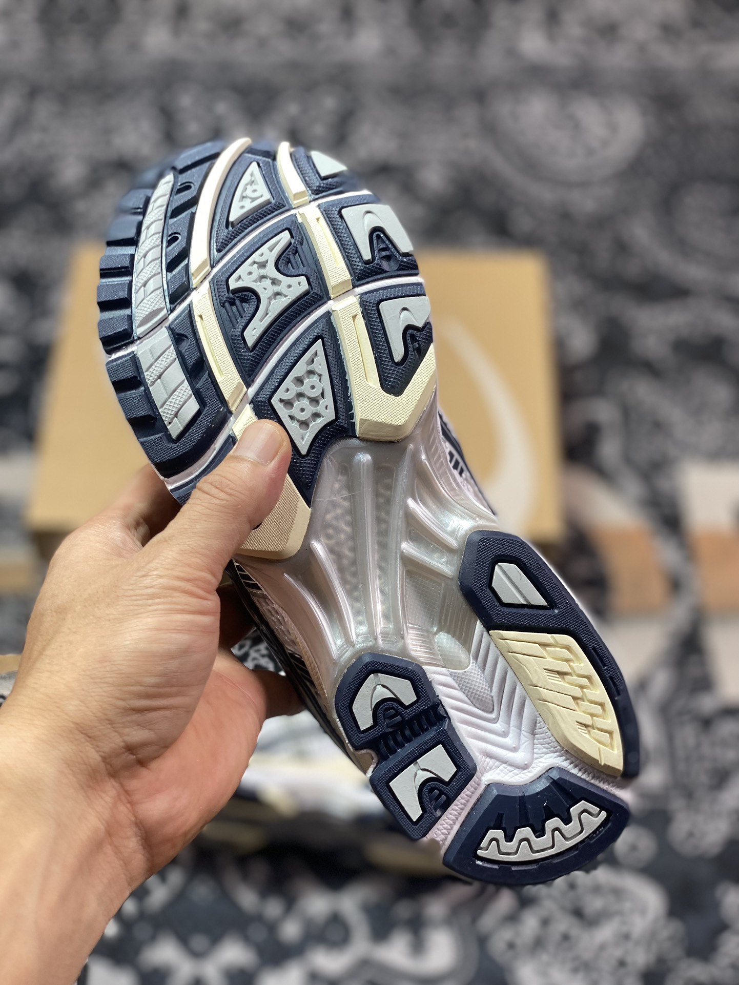 Asics 亚瑟士 GEL-Kayano 14 低帮运动休闲跑步鞋 1202A056-109