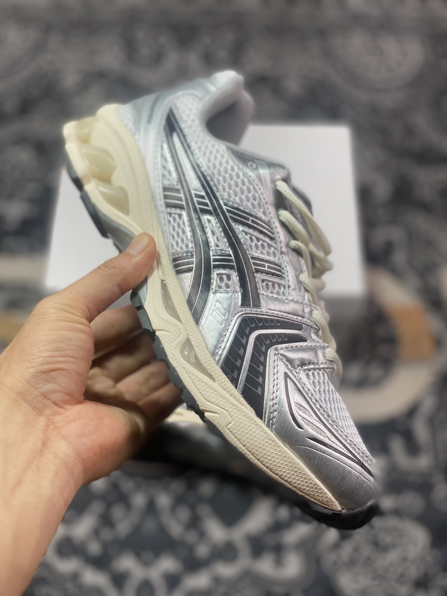 优Asics 亚瑟士 GEL-Kayano 14 低帮运动休闲跑步鞋 1201A457-101