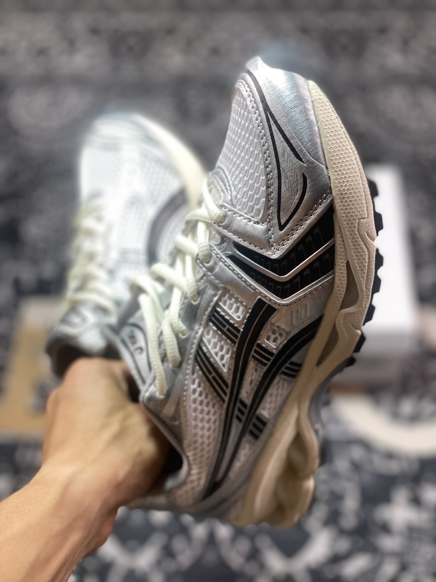 优Asics 亚瑟士 GEL-Kayano 14 低帮运动休闲跑步鞋 1201A457-101