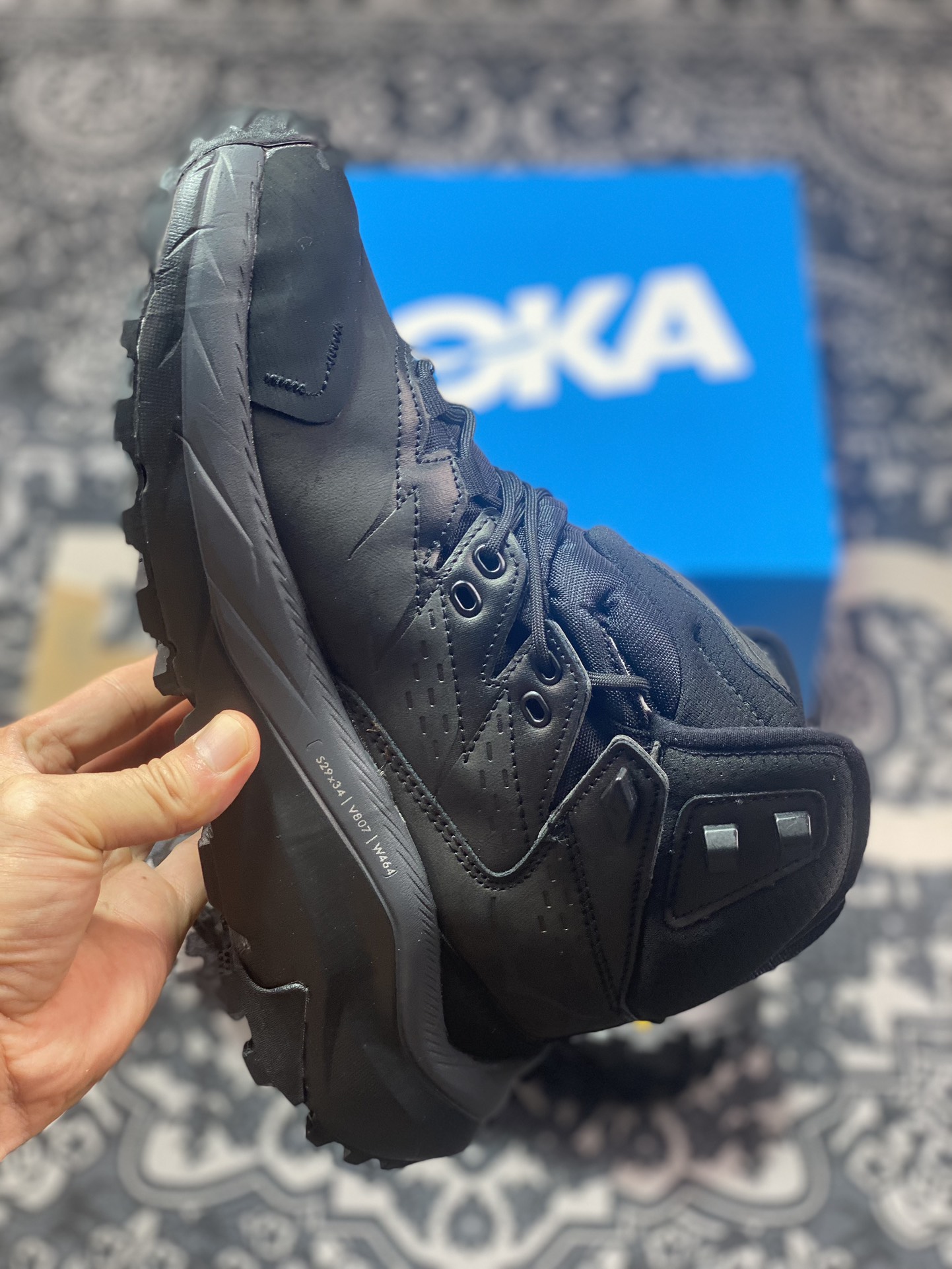 Hoka One One Anacapa 2 Mid Gore Tex 阿纳卡帕2代系列中帮徒步登山运动鞋“全黑”1141633/BBLC