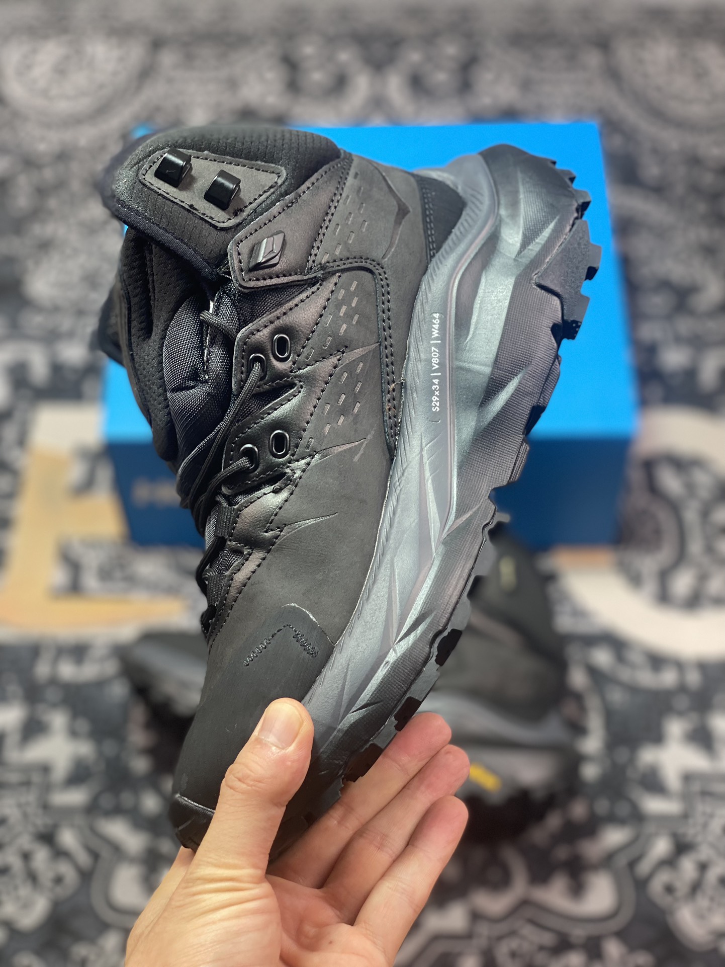 Hoka One One Anacapa 2 Mid Gore Tex 阿纳卡帕2代系列中帮徒步登山运动鞋“全黑”1141633/BBLC