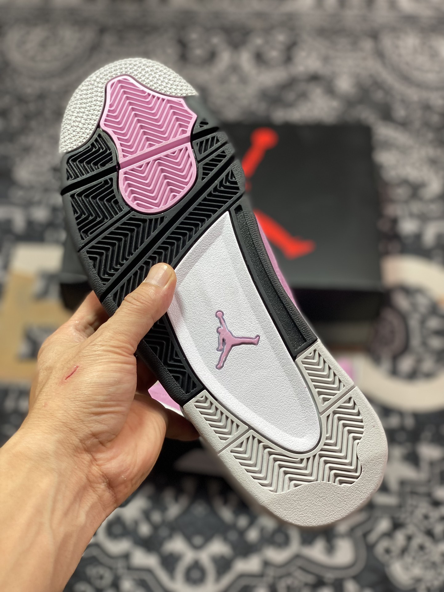 东莞大厂出品 Air Jordan 4 ”Orchid” 粉黑 AQ9129-501