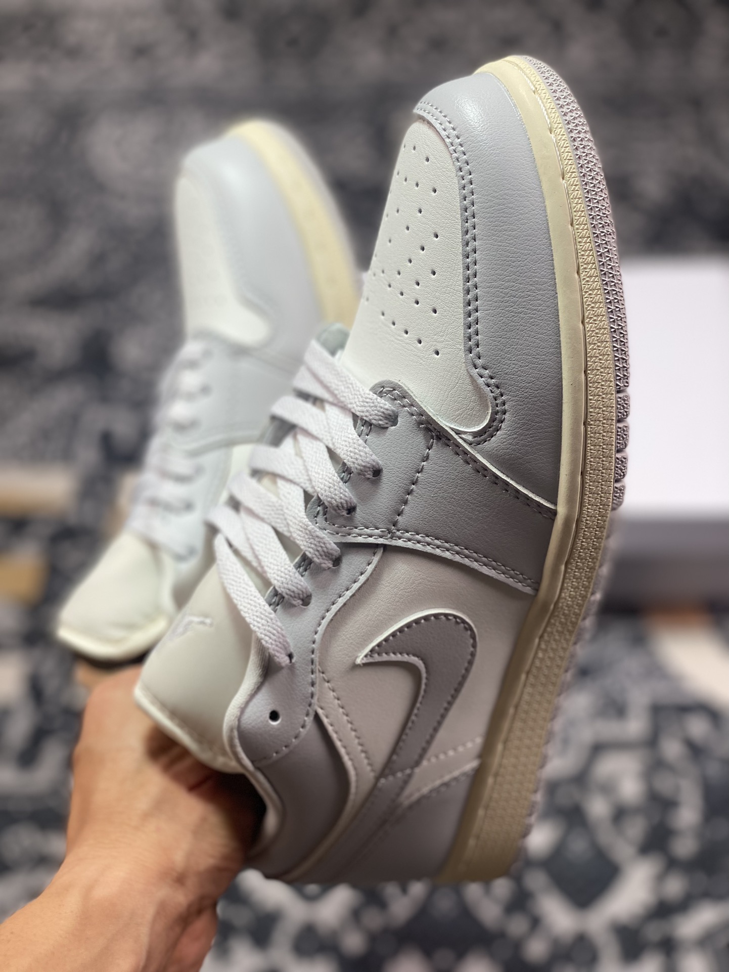 原厂级别 Air Jordan 1 Retro Low 灰白 DC0774-103