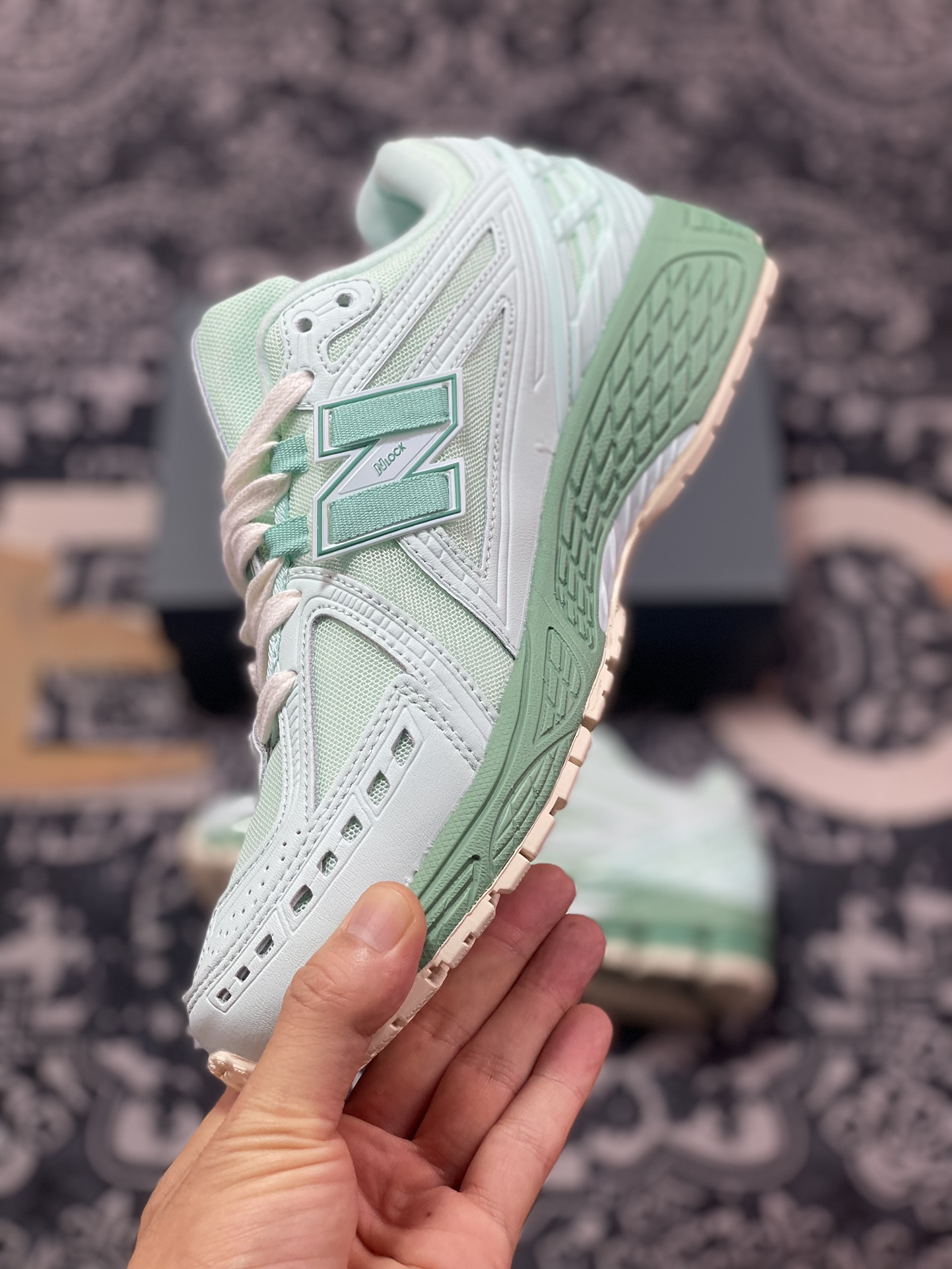 新百伦New Balance M1906R”Pastel Pack”系列低帮慢跑鞋“浅玉绿”M1906RZC