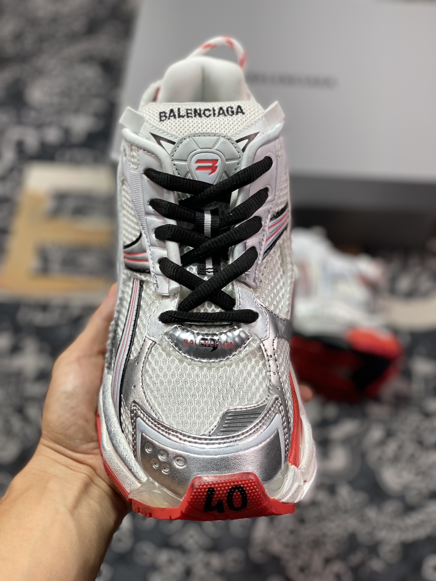 巴黎世家BALENCIAGA Runner Sneaker 2.0慢跑系列低帮慢跑鞋“2.0解构破坏白银黑红”773774 W3RMU 9016