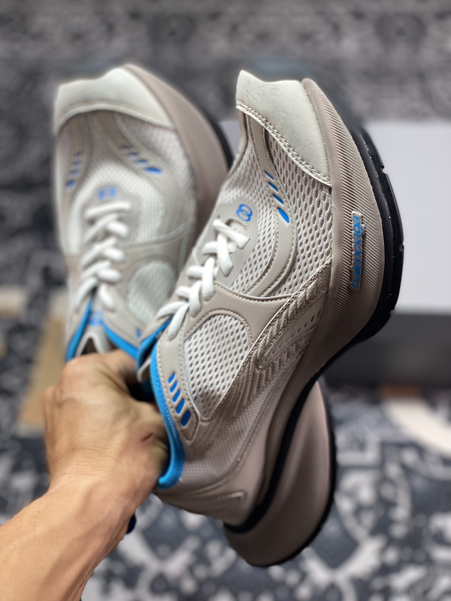 巴黎世家BALENCIAGA Circuit Sneakers 环道系列低帮百搭休闲慢跑鞋“网织浅灰天蓝”793945 WFLGY 2240