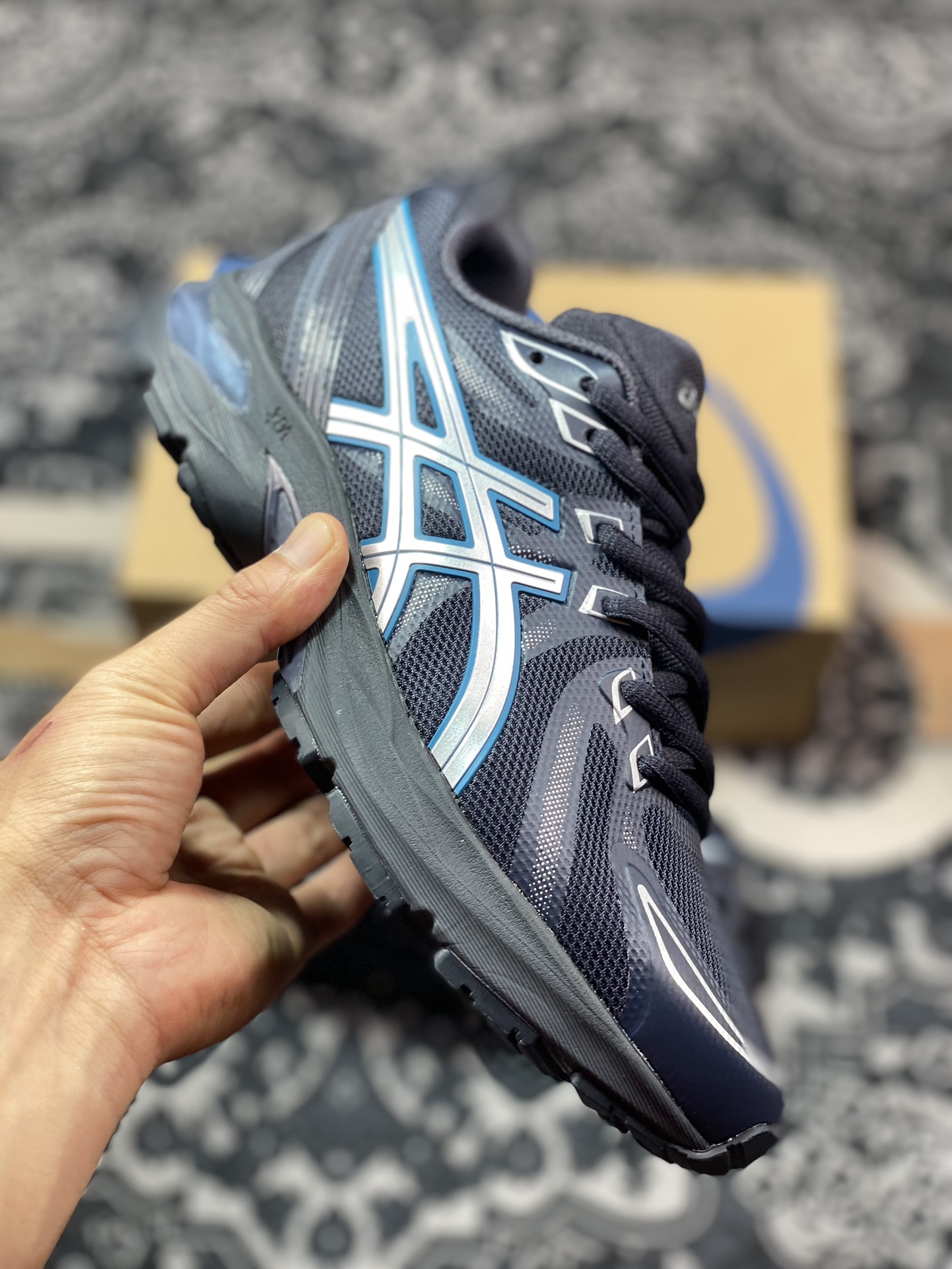 Asics 亚瑟士 GEL-Flux 4 网面拼接 低帮运动休闲跑步鞋 1011B646