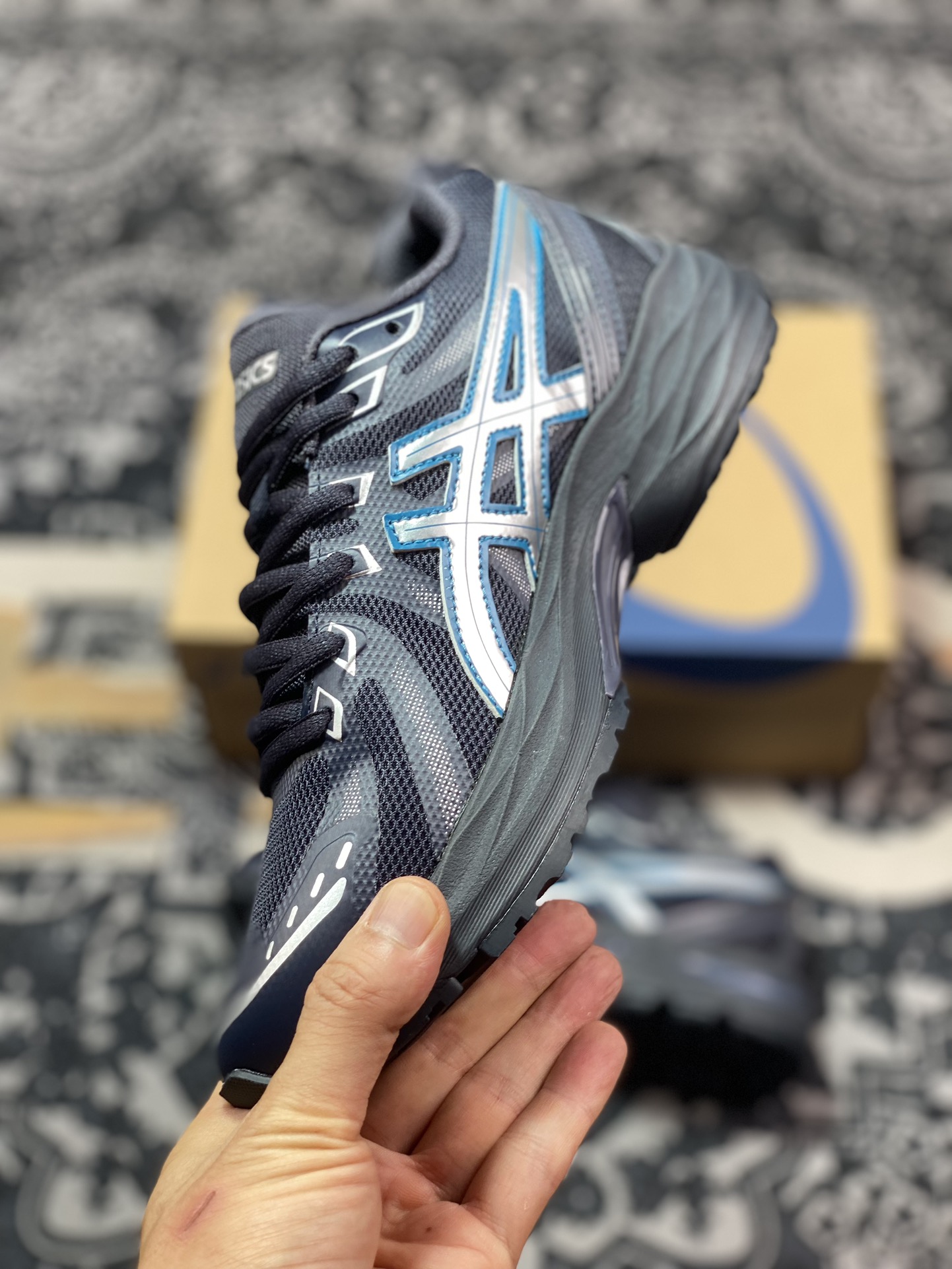 Asics 亚瑟士 GEL-Flux 4 网面拼接 低帮运动休闲跑步鞋 1011B646