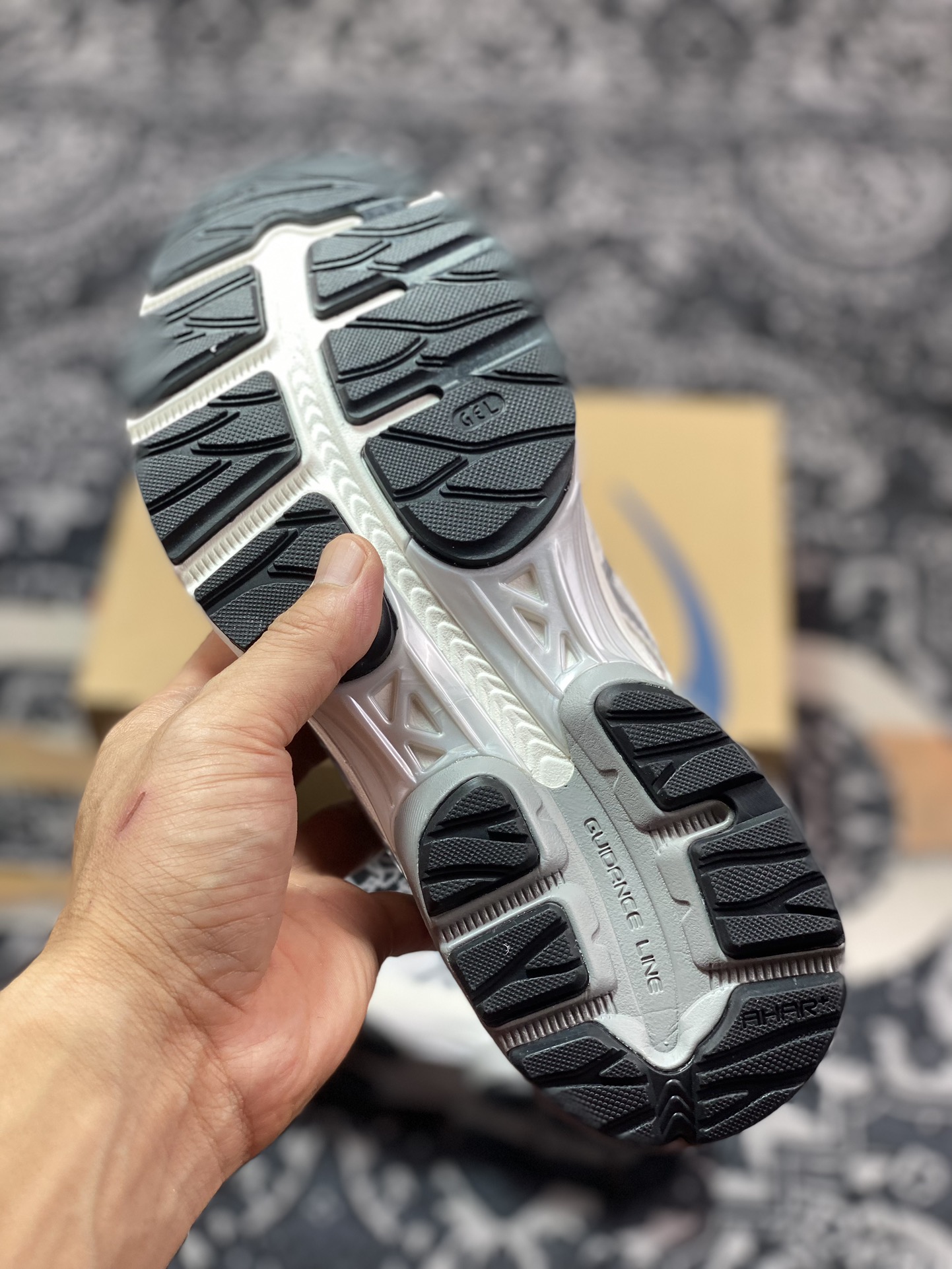 Asics 亚瑟士 GEL-Flux 4 网面拼接 低帮运动休闲跑步鞋 1011B646-100