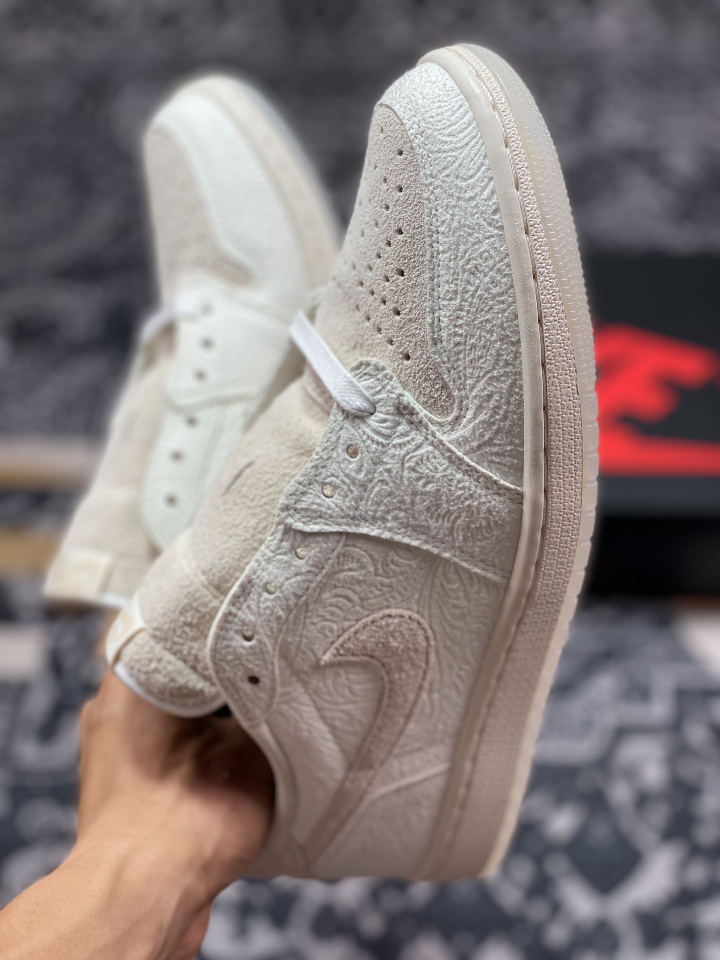 LW版本Chris Paul x Air Jordan 1 Low ”Light Cream and Sail” 浮雕白 AJ1低帮休闲板鞋 FZ0455-200