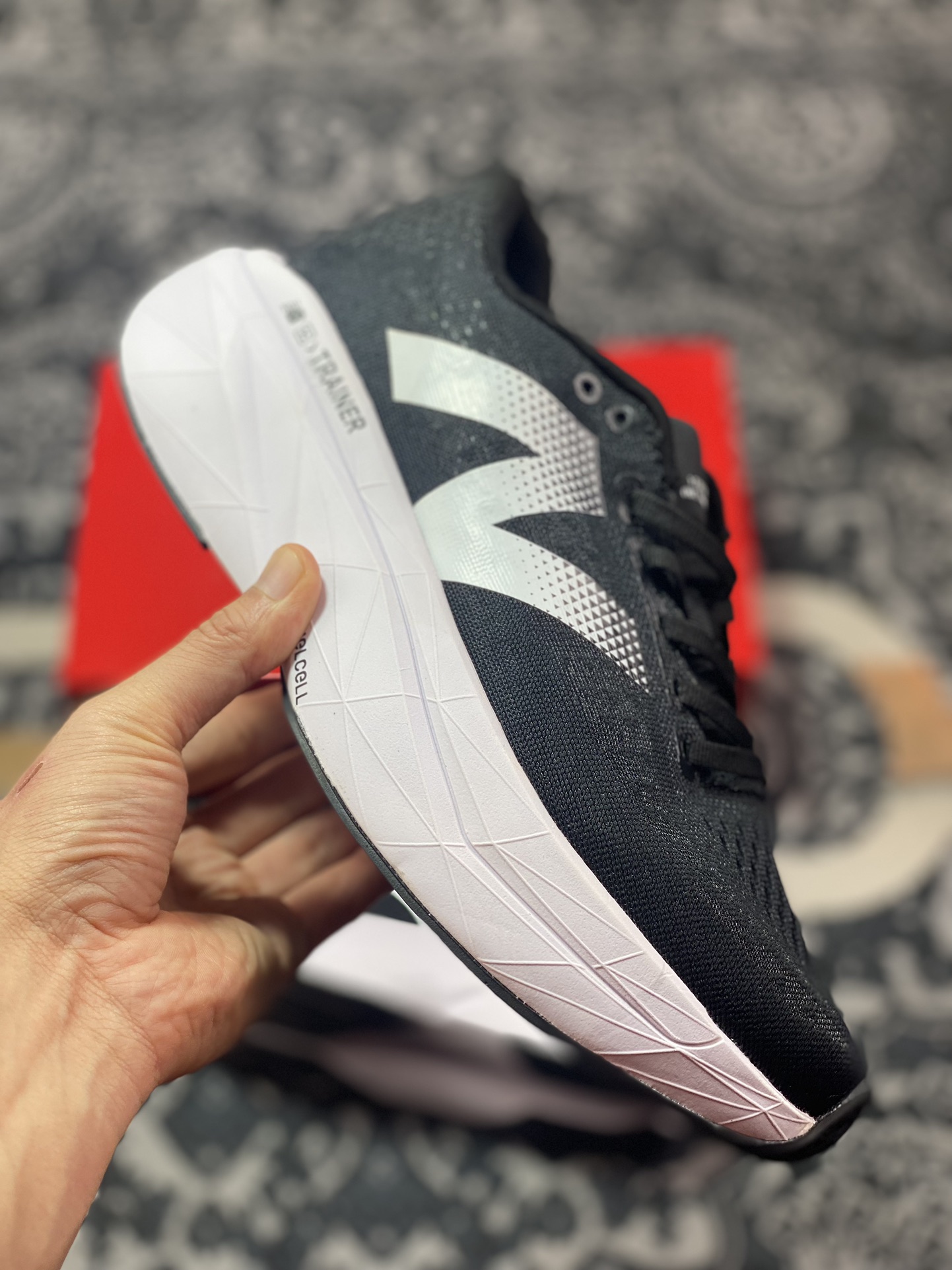 New Balance FuelCell SuperComp Trainer V3 康普训练V3系列低帮慢跑鞋“网纱黑白”MFCXLJ3