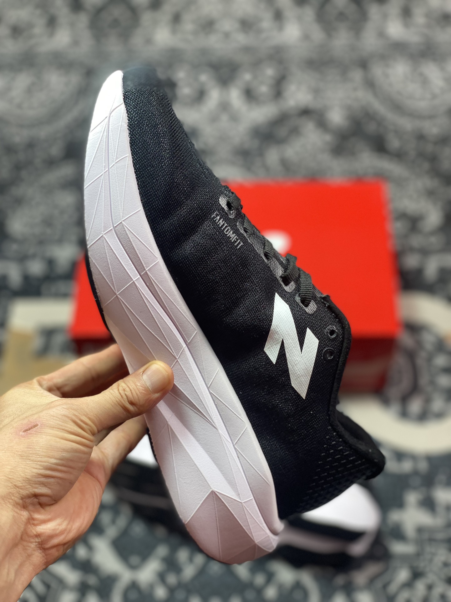 New Balance FuelCell SuperComp Trainer V3 康普训练V3系列低帮慢跑鞋“网纱黑白”MFCXLJ3