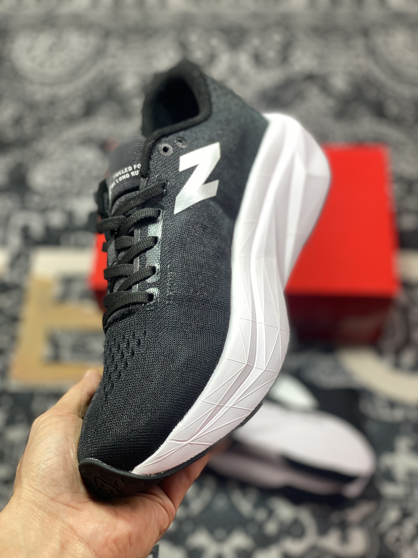 New Balance FuelCell SuperComp Trainer V3 康普训练V3系列低帮慢跑鞋“网纱黑白”MFCXLJ3