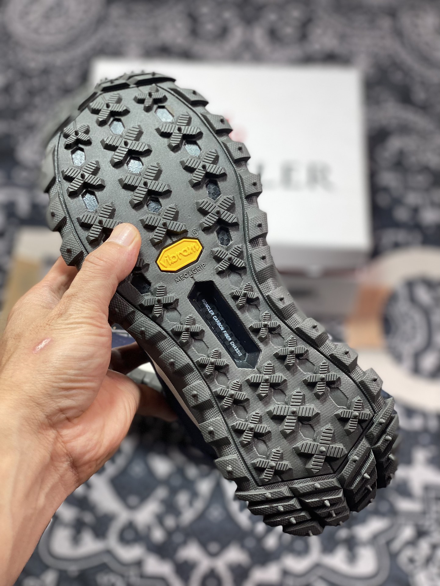 Moncler Trailgrip Gore-Tex 越野旅行系列低帮厚底登山运动鞋“藏蓝银灰”M4M00110M424877B