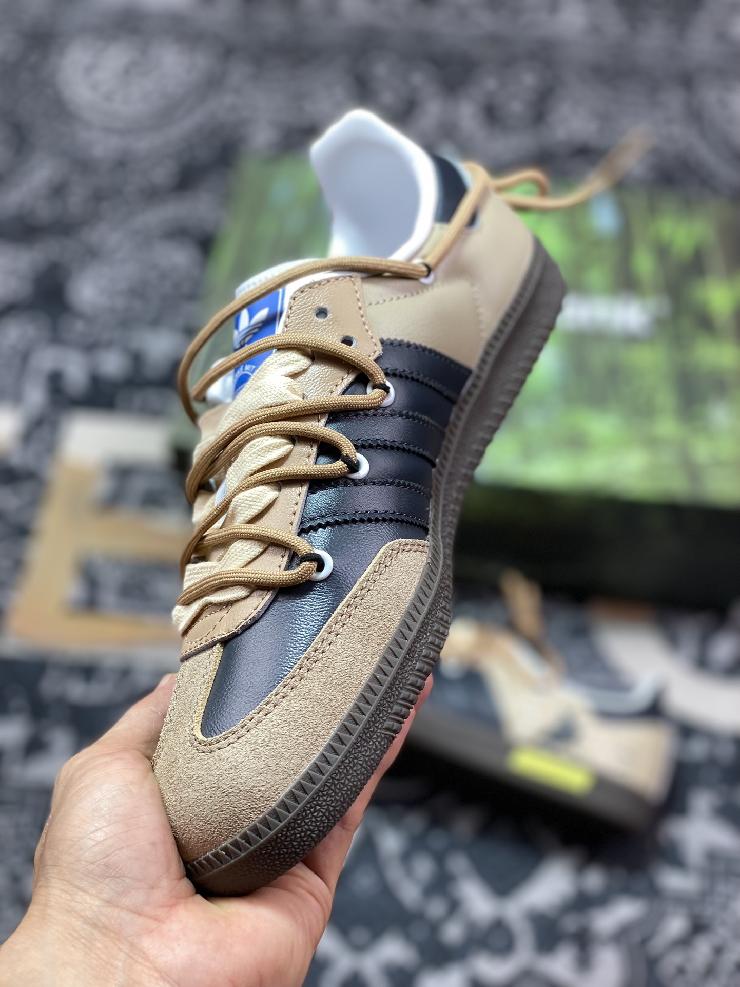 0 三叶草Adidas Originals Samba OG 桑巴舞系列绅士运动板鞋“棕黑翻转滑板涂鸦”IG1025