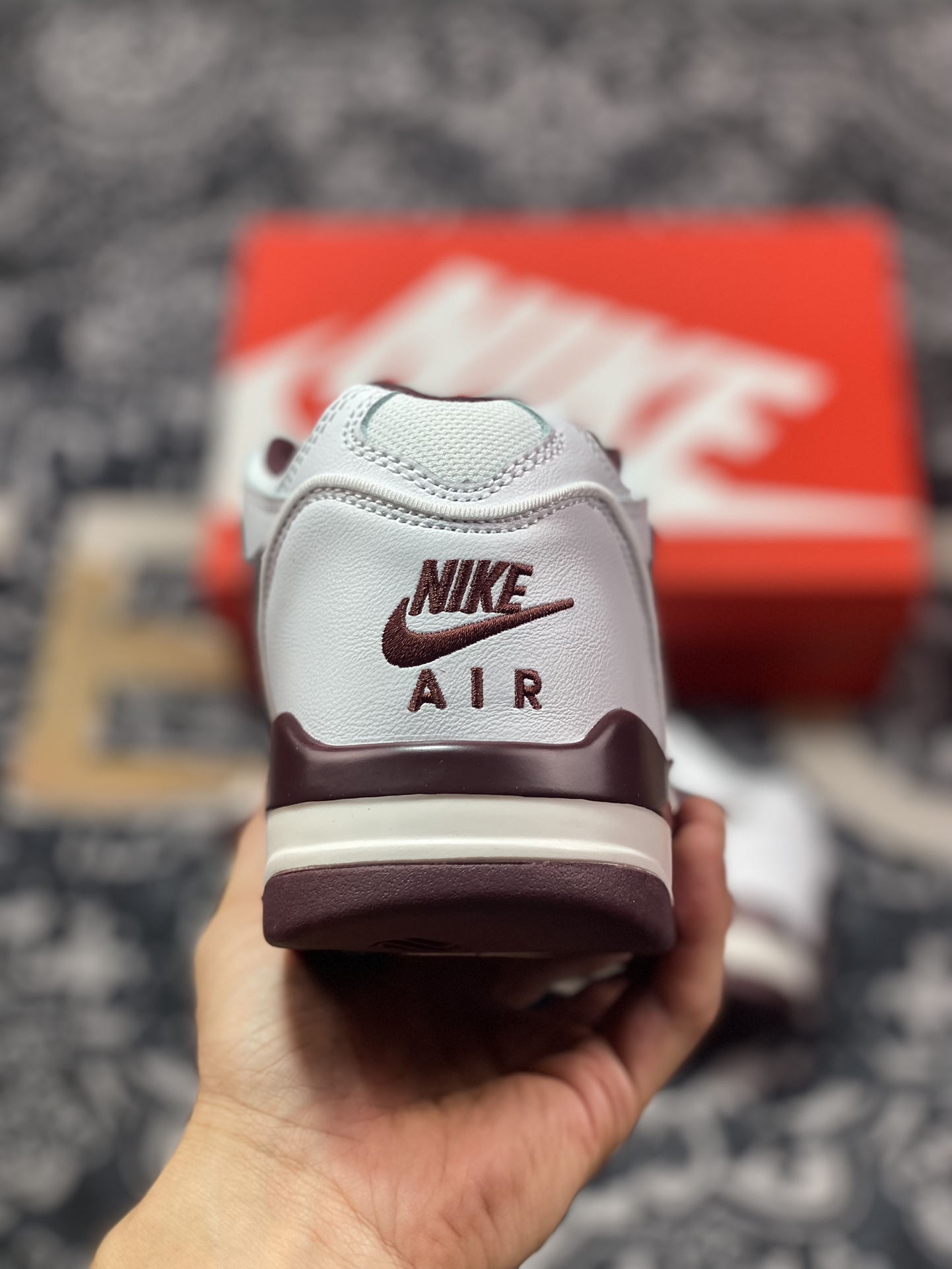 耐克Nike Air Flight 89”White/Burgundy Crush”飞行兄弟89系列中帮篮球鞋“皮革白酒红”FQ8256-100