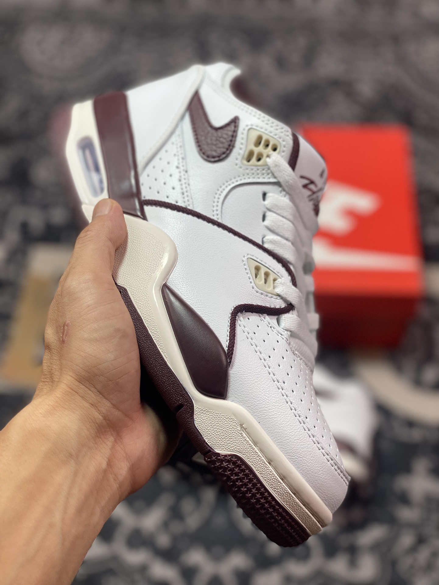 耐克Nike Air Flight 89”White/Burgundy Crush”飞行兄弟89系列中帮篮球鞋“皮革白酒红”FQ8256-100