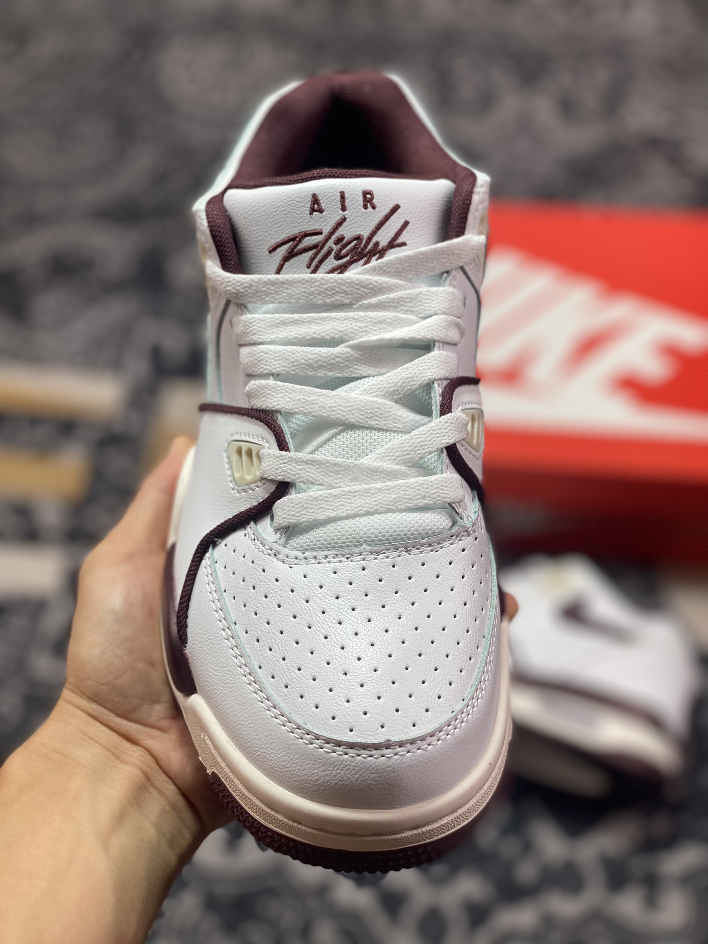 耐克Nike Air Flight 89”White/Burgundy Crush”飞行兄弟89系列中帮篮球鞋“皮革白酒红”FQ8256-100