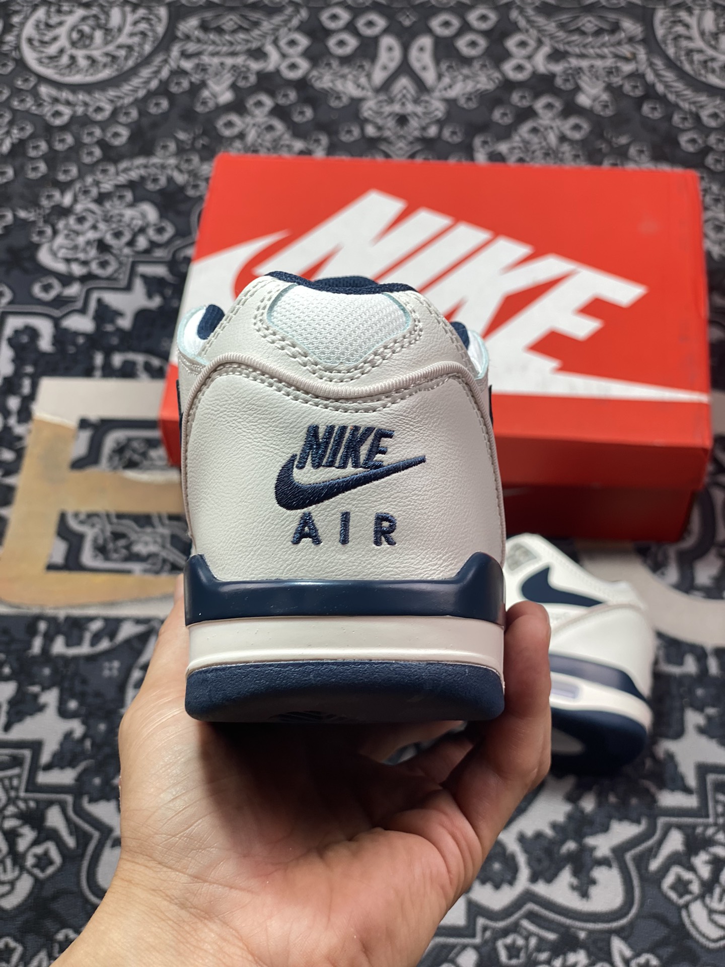 耐克Nike Air Flight 89”Sail/Navy Armory”飞行兄弟89系列中帮篮球鞋“皮革米白藏蓝”FQ8256-001