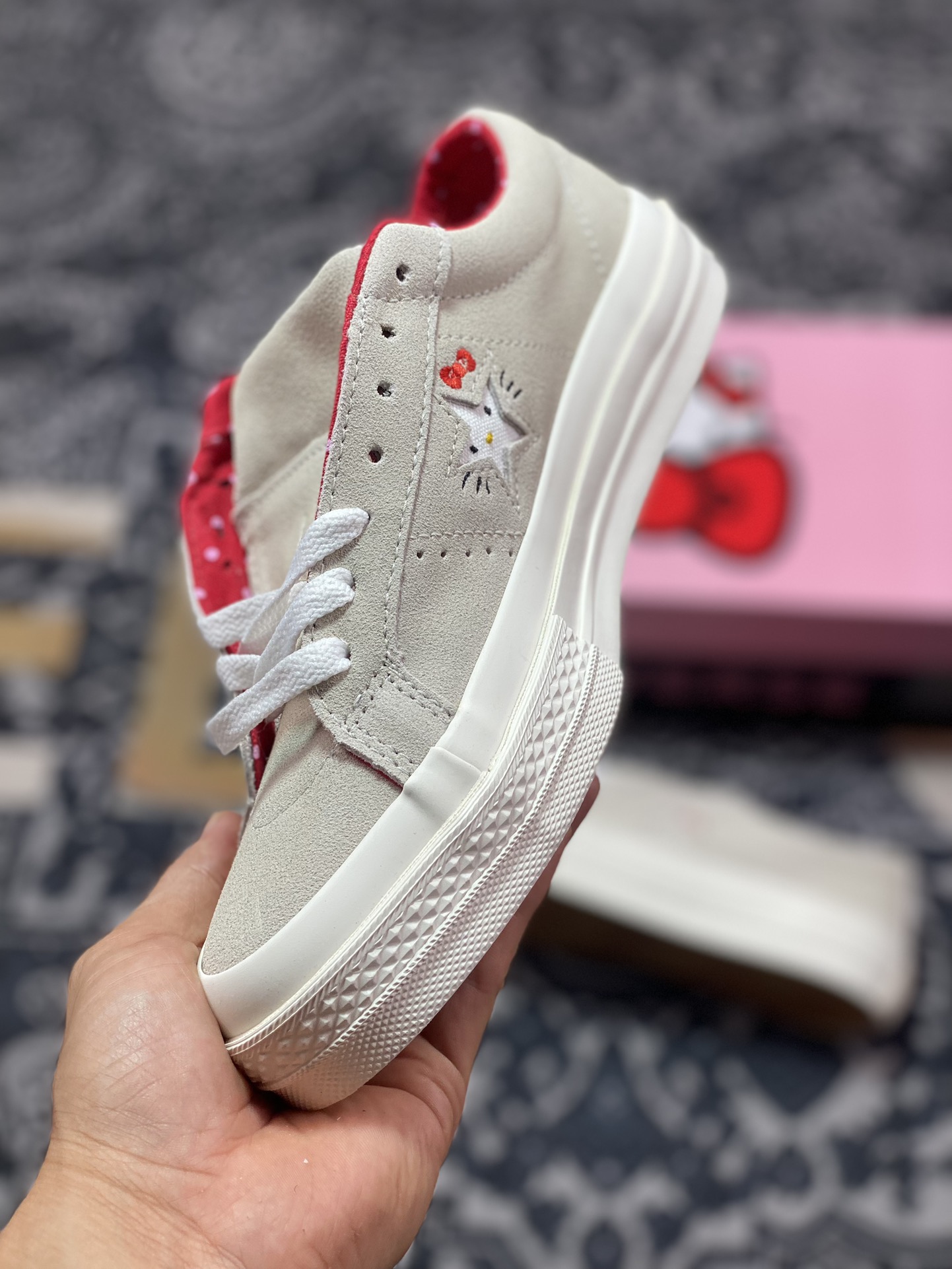 Converse x Hello Kitty 联名 结合经典的One Star鞋款