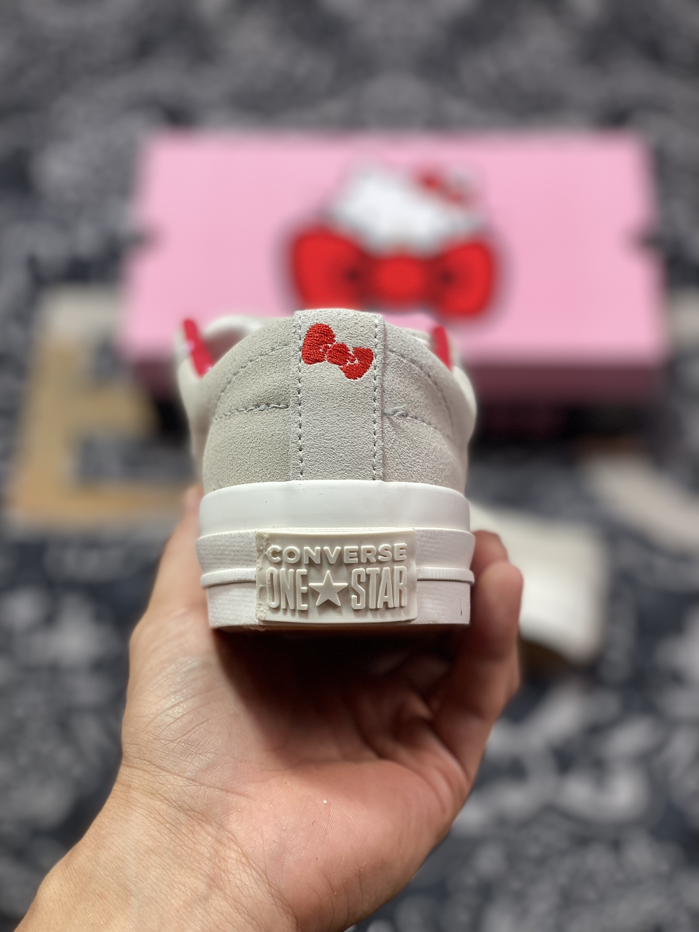 Converse x Hello Kitty 联名 结合经典的One Star鞋款