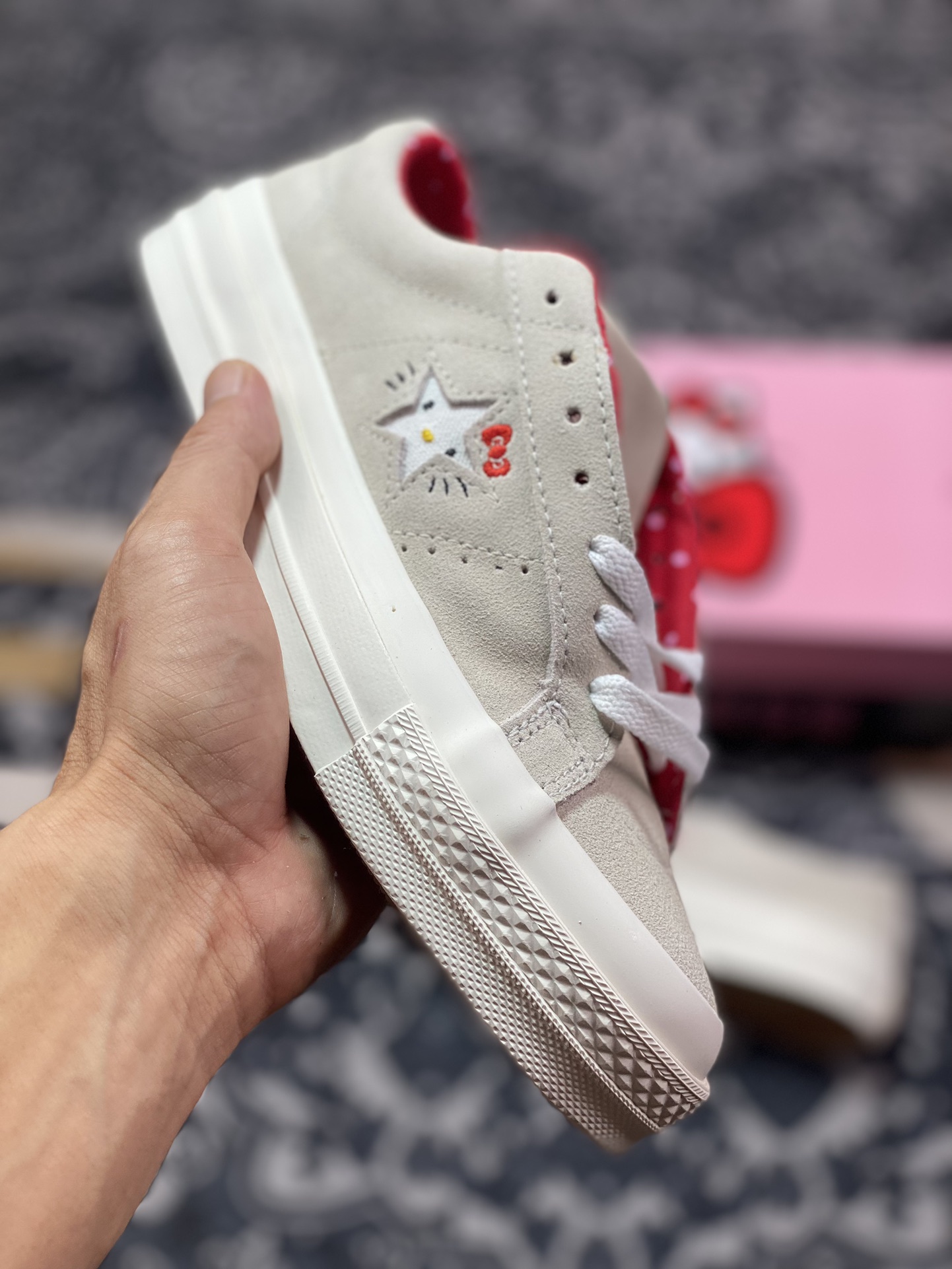 Converse x Hello Kitty 联名 结合经典的One Star鞋款