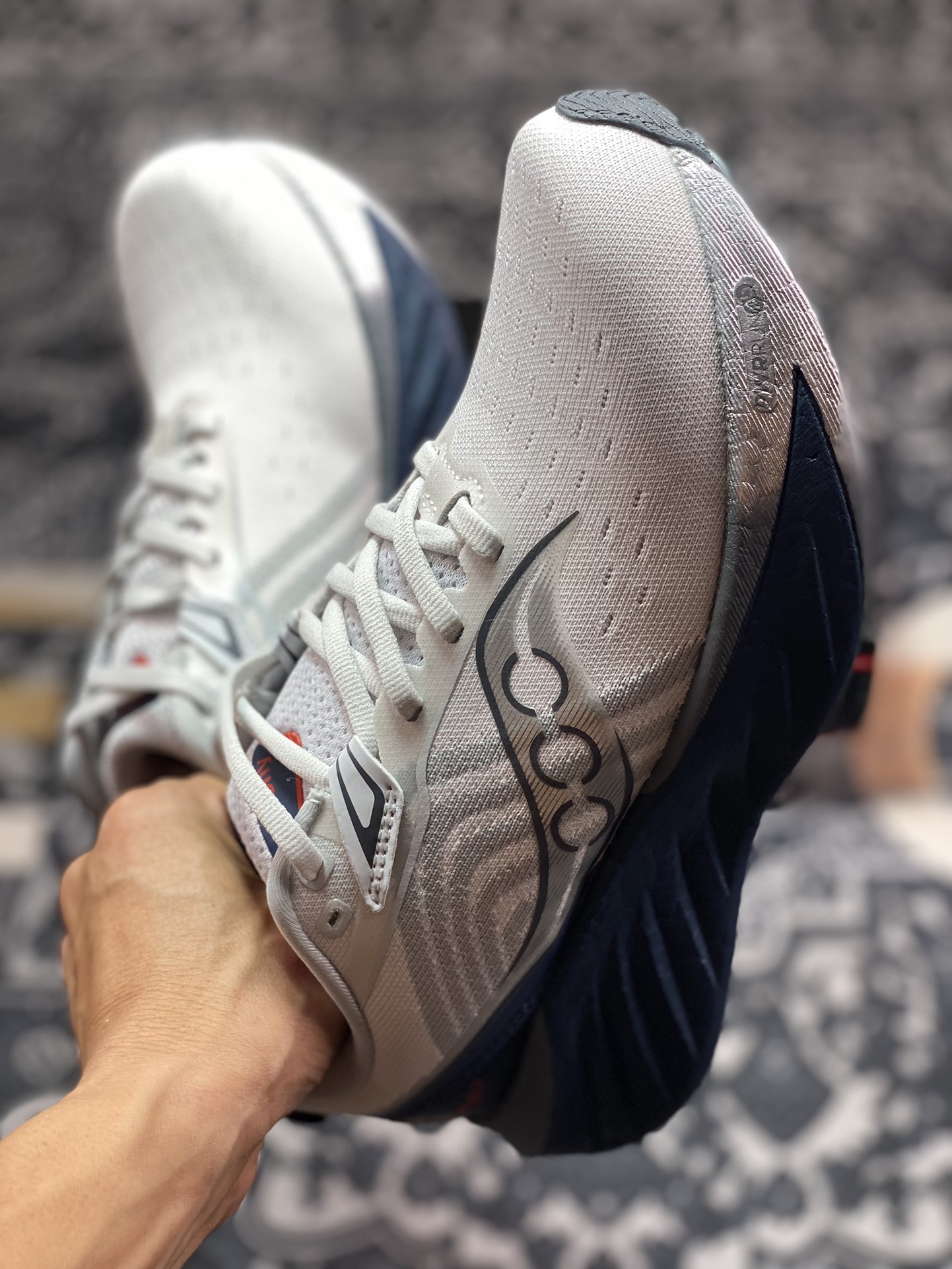 索康尼/Saucony Triumph 22 胜利22代系列低帮轻量舒适多功能厚底休闲运动慢跑鞋“针织灰白云海军蓝”S20964-218