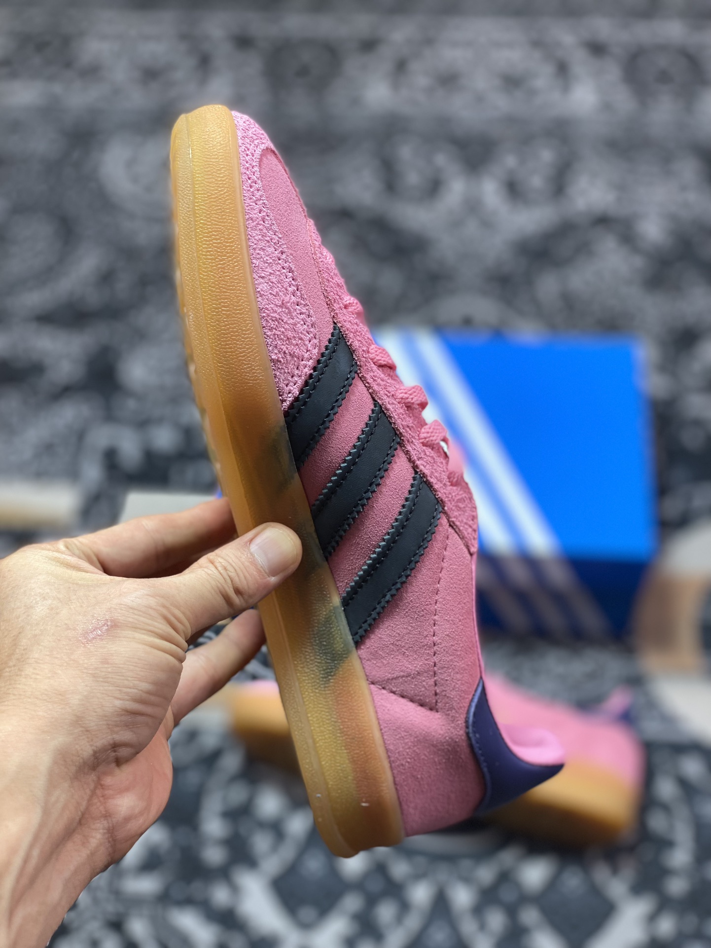 阿迪达斯Adidas Gazelle Indoor Trainers 羚羊内训系列低帮板鞋“翻毛玫粉藏蓝生胶底”IE7002