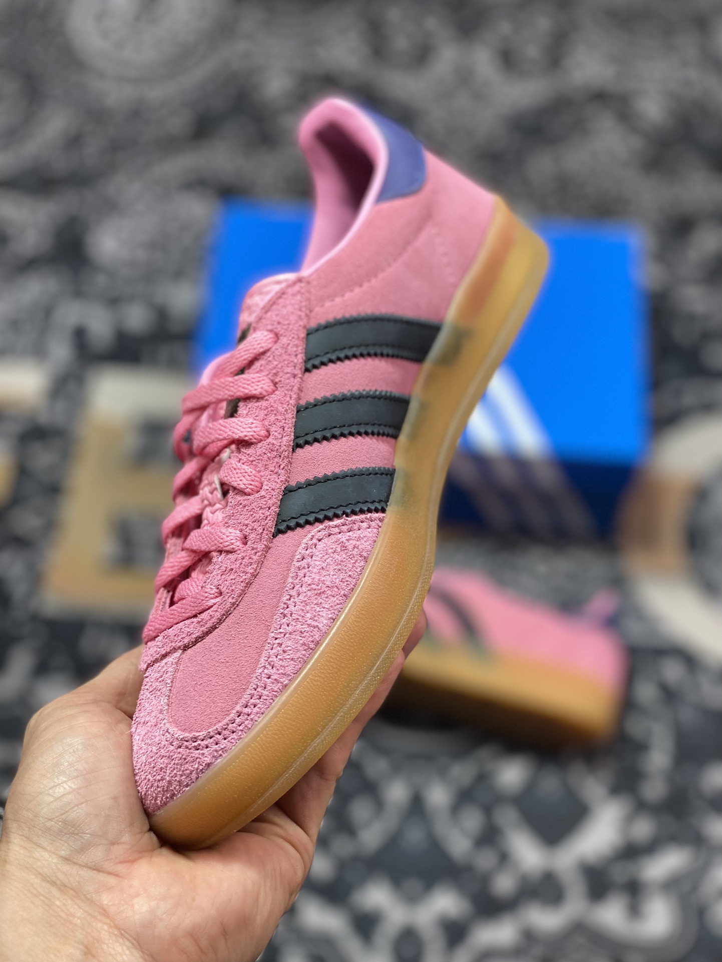 阿迪达斯Adidas Gazelle Indoor Trainers 羚羊内训系列低帮板鞋“翻毛玫粉藏蓝生胶底”IE7002