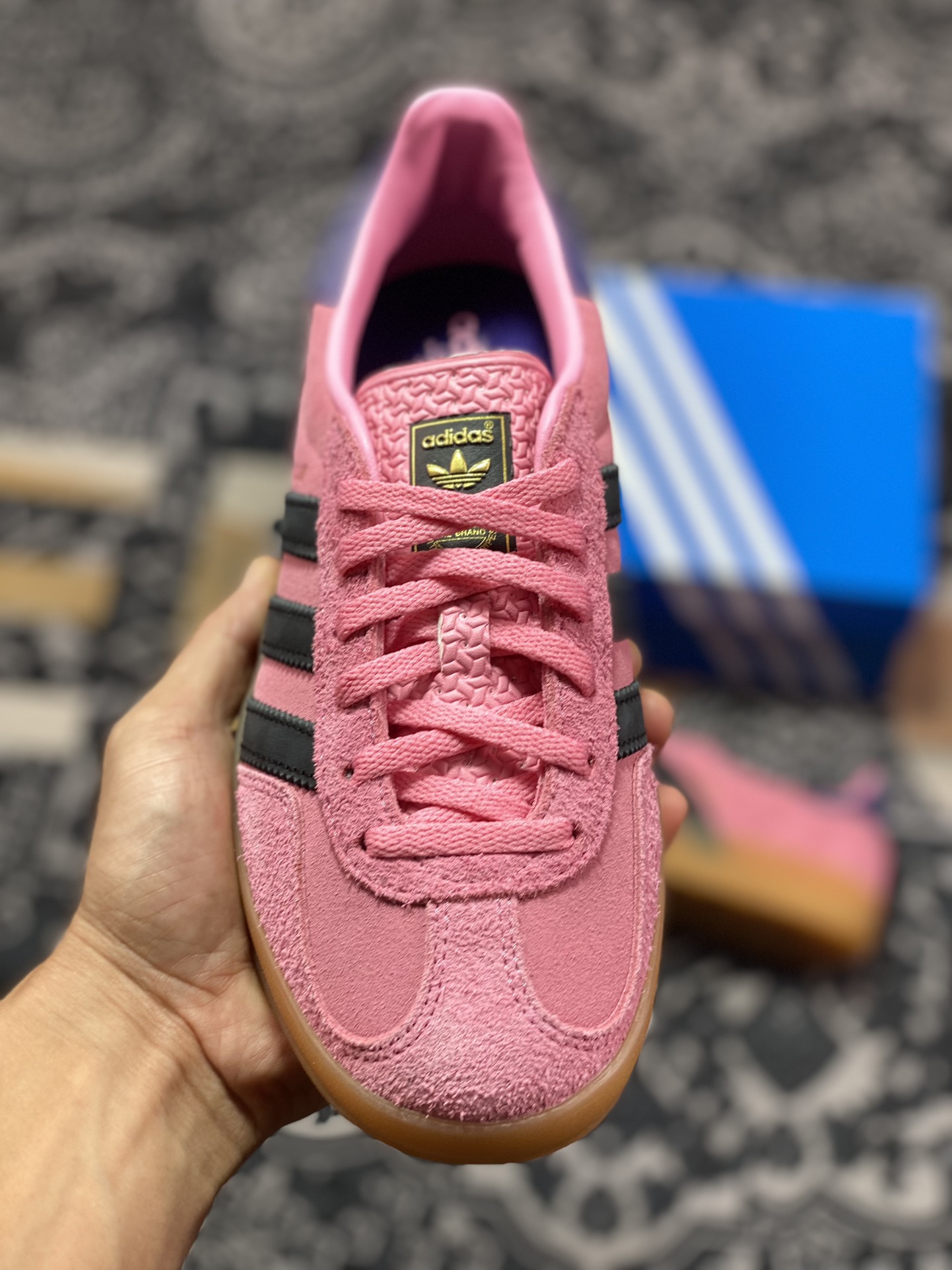 阿迪达斯Adidas Gazelle Indoor Trainers 羚羊内训系列低帮板鞋“翻毛玫粉藏蓝生胶底”IE7002