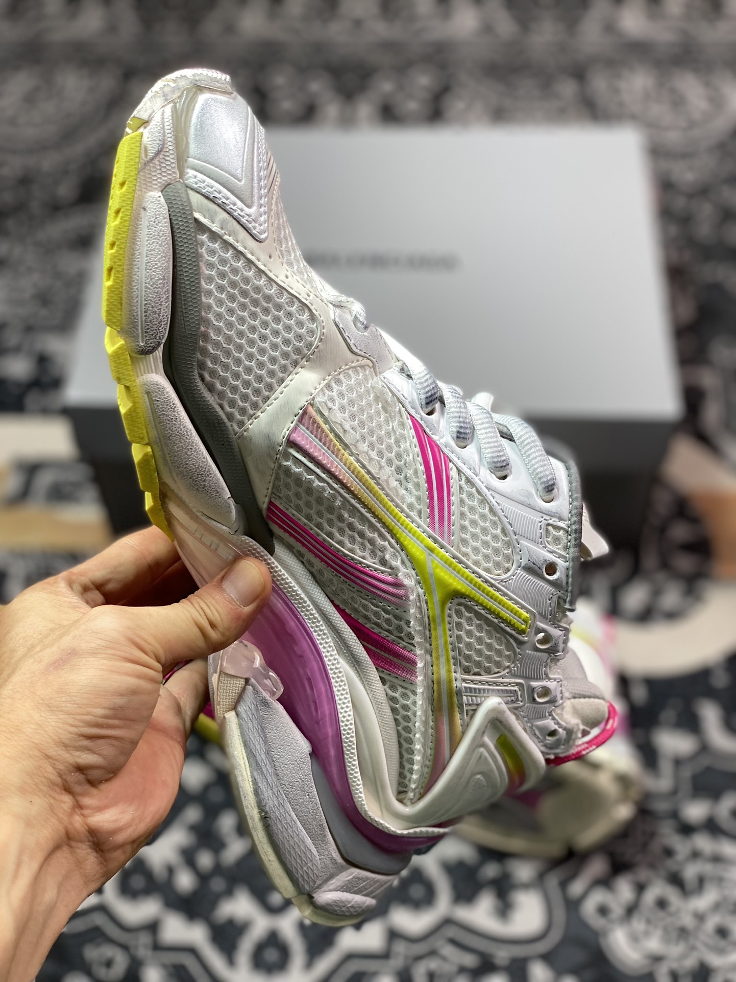 巴黎世家BALENCIAGA Runner Sneaker 2.0慢跑系列低帮慢跑鞋“2.0解构破坏报玫粉黄”772774 WRUNG 9517