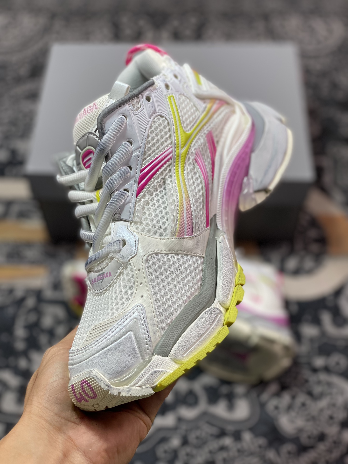 巴黎世家BALENCIAGA Runner Sneaker 2.0慢跑系列低帮慢跑鞋“2.0解构破坏报玫粉黄”772774 WRUNG 9517