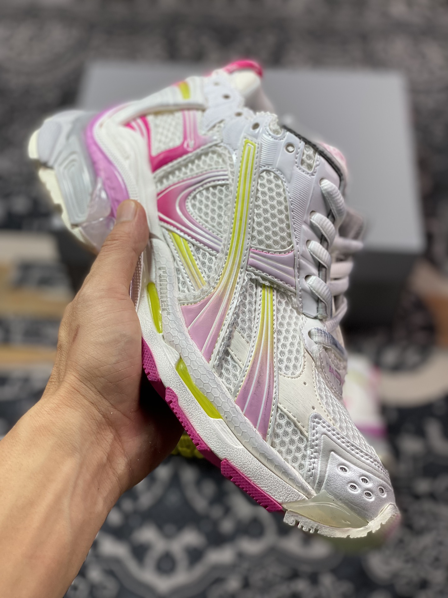 巴黎世家BALENCIAGA Runner Sneaker 2.0慢跑系列低帮慢跑鞋“2.0解构破坏报玫粉黄”772774 WRUNG 9517