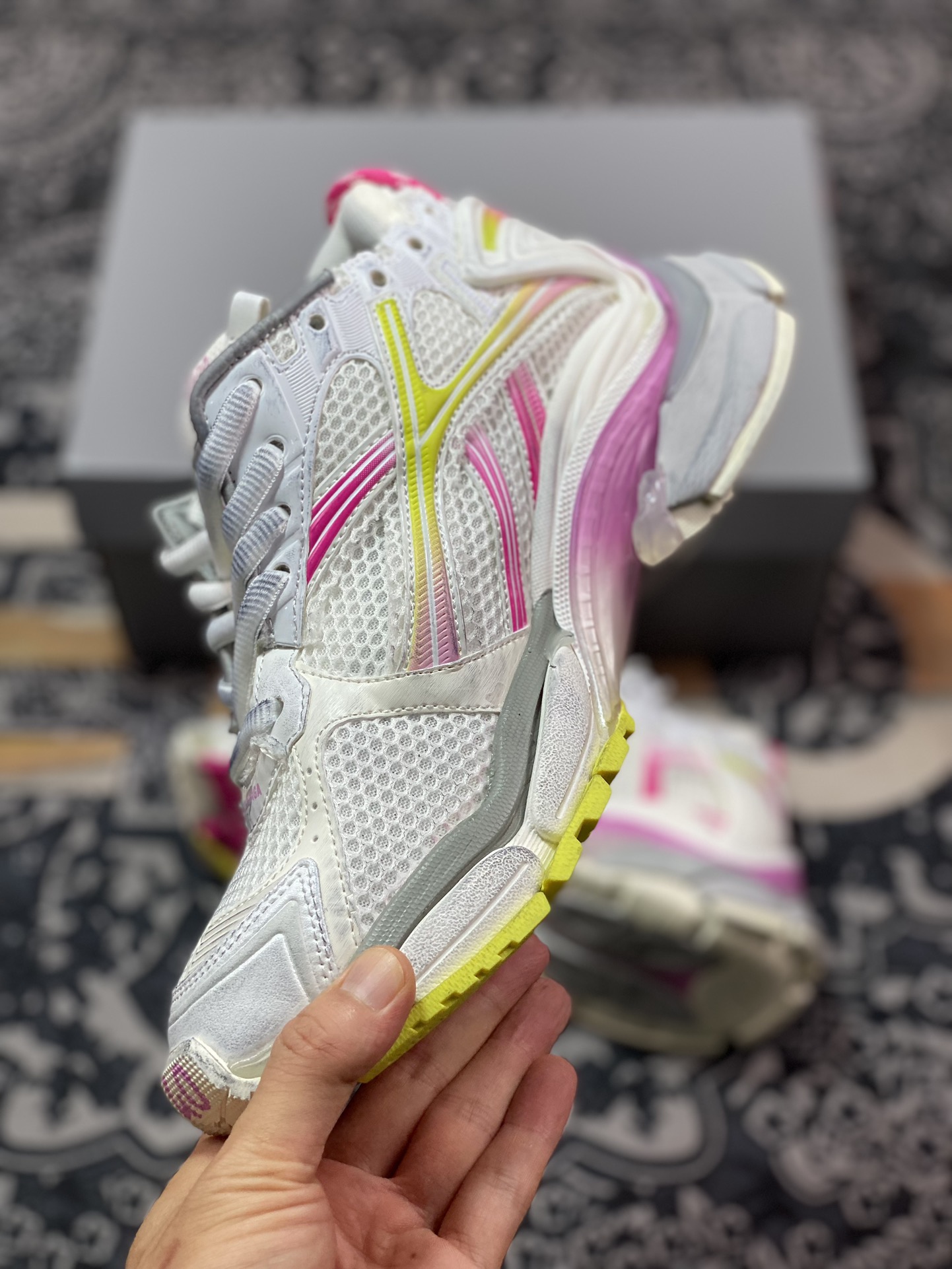 巴黎世家BALENCIAGA Runner Sneaker 2.0慢跑系列低帮慢跑鞋“2.0解构破坏报玫粉黄”772774 WRUNG 9517