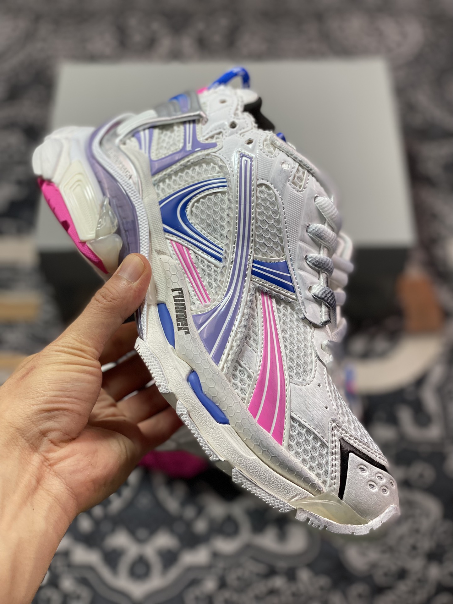 巴黎世家BALENCIAGA Runner Sneaker 2.0慢跑系列低帮慢跑鞋“2.0解构破坏白蓝粉紫”772767 W3RNY 6120