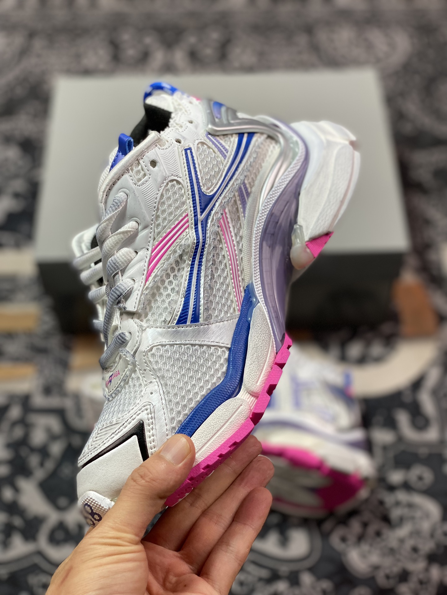 巴黎世家BALENCIAGA Runner Sneaker 2.0慢跑系列低帮慢跑鞋“2.0解构破坏白蓝粉紫”772767 W3RNY 6120