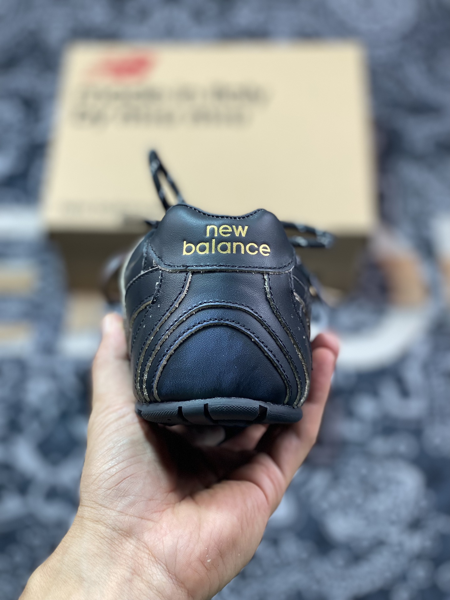 原装级别Miumiu x New Balance 24s联名款运动鞋 缪缪大秀上爆出的这双与New Balance 新百伦联名款运动