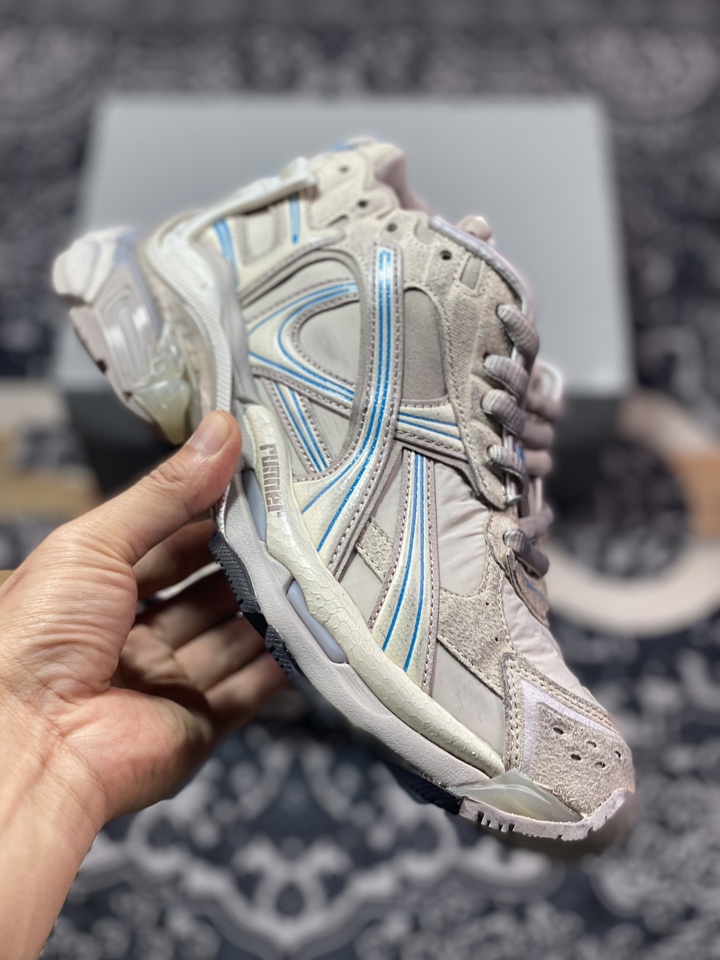 巴黎世家BALENCIAGA Runner Sneaker”Khaki/Blue”2.0慢跑鞋“2.0解构破坏卡其浅蓝”772774 W3RNY 2240