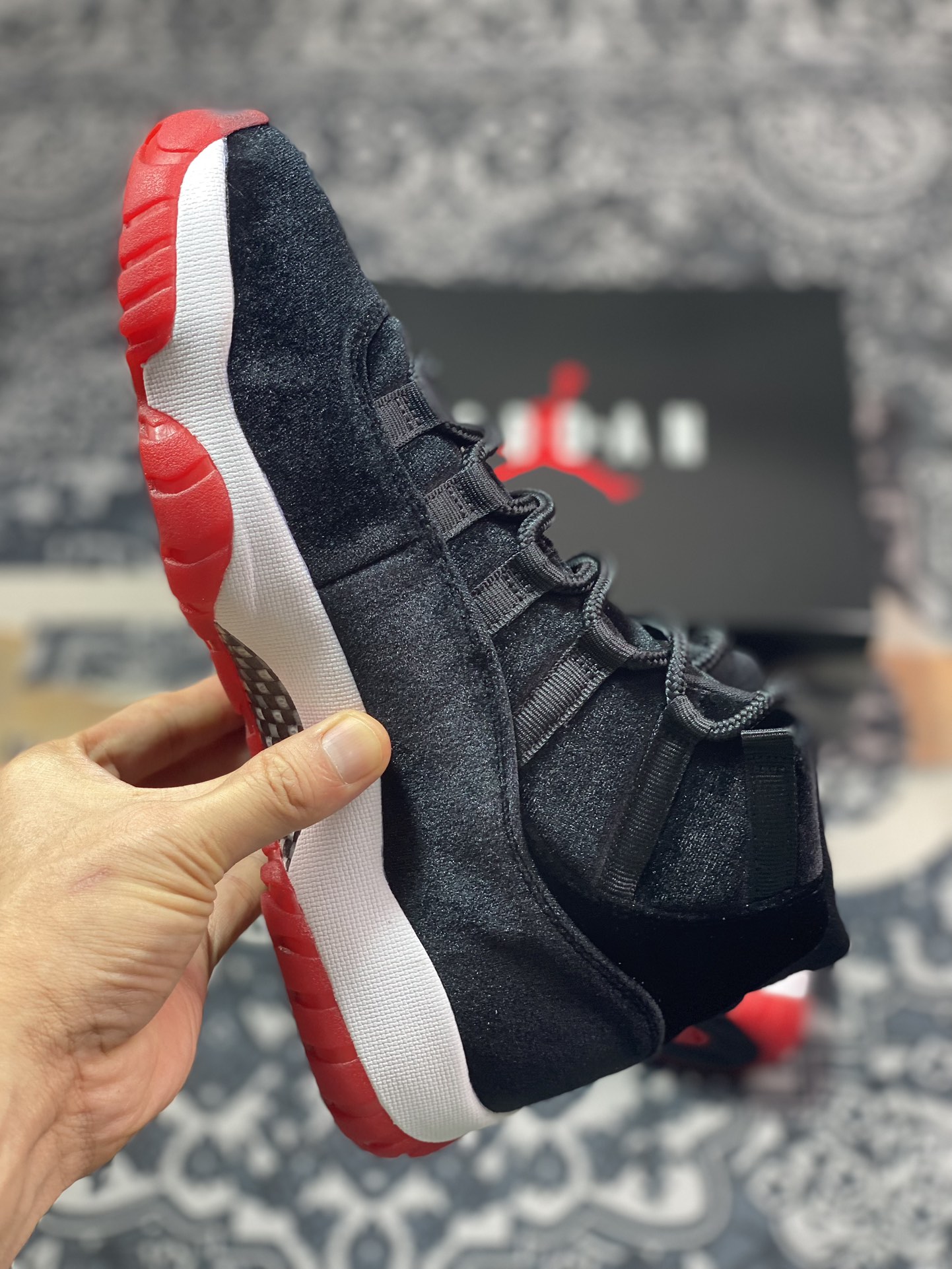 优选 原装级别 Air Jordan 11 WMNS “Bred Velvet” Rumored to Release Holiday 2024 黑红反毛皮色 DB5457-061