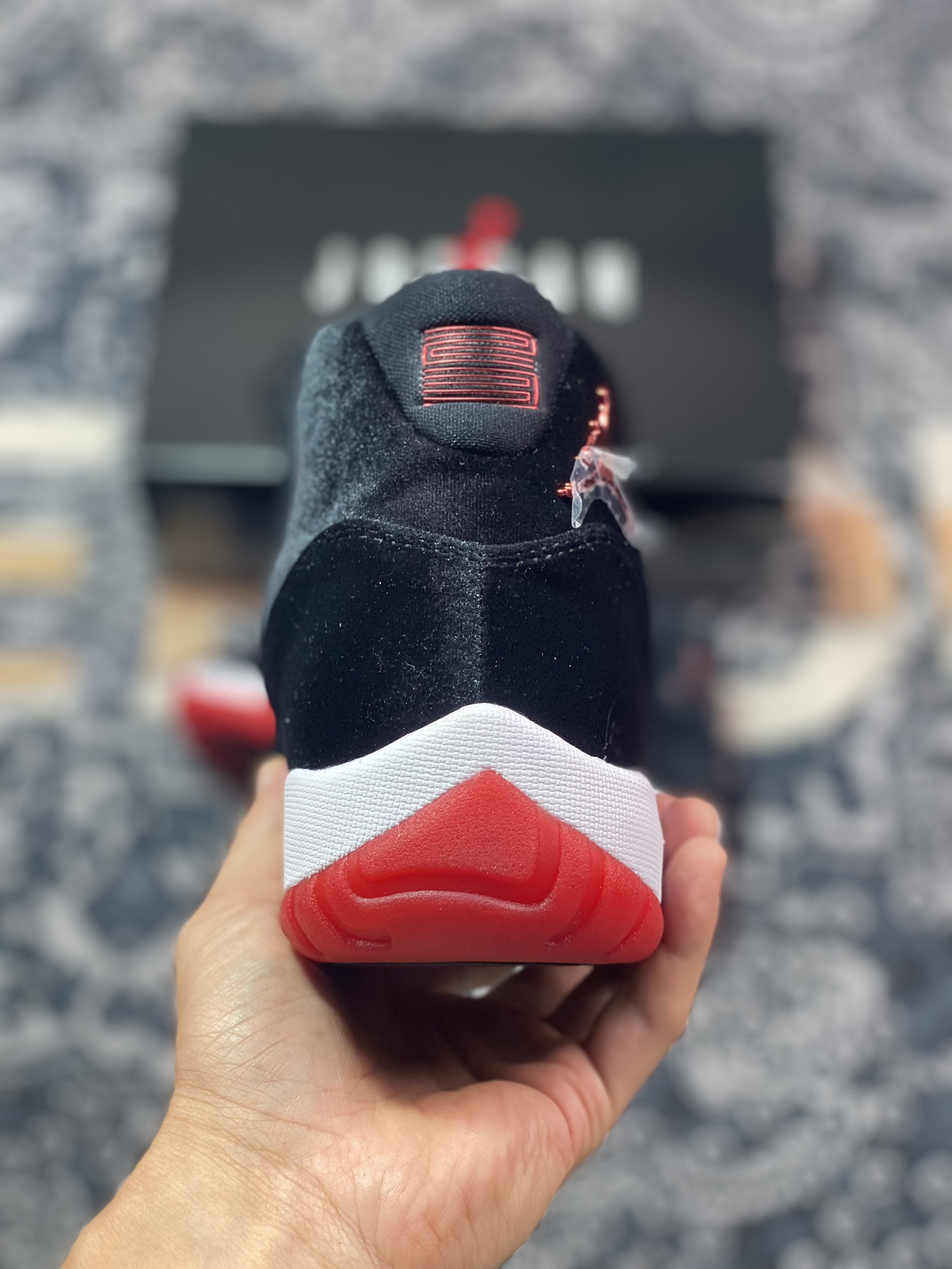 优选 原装级别 Air Jordan 11 WMNS “Bred Velvet” Rumored to Release Holiday 2024 黑红反毛皮色 DB5457-061