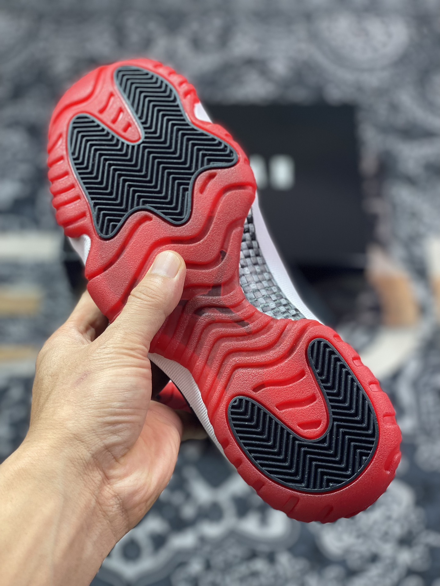 优选 原装级别 Air Jordan 11 WMNS “Bred Velvet” Rumored to Release Holiday 2024 黑红反毛皮色 DB5457-061