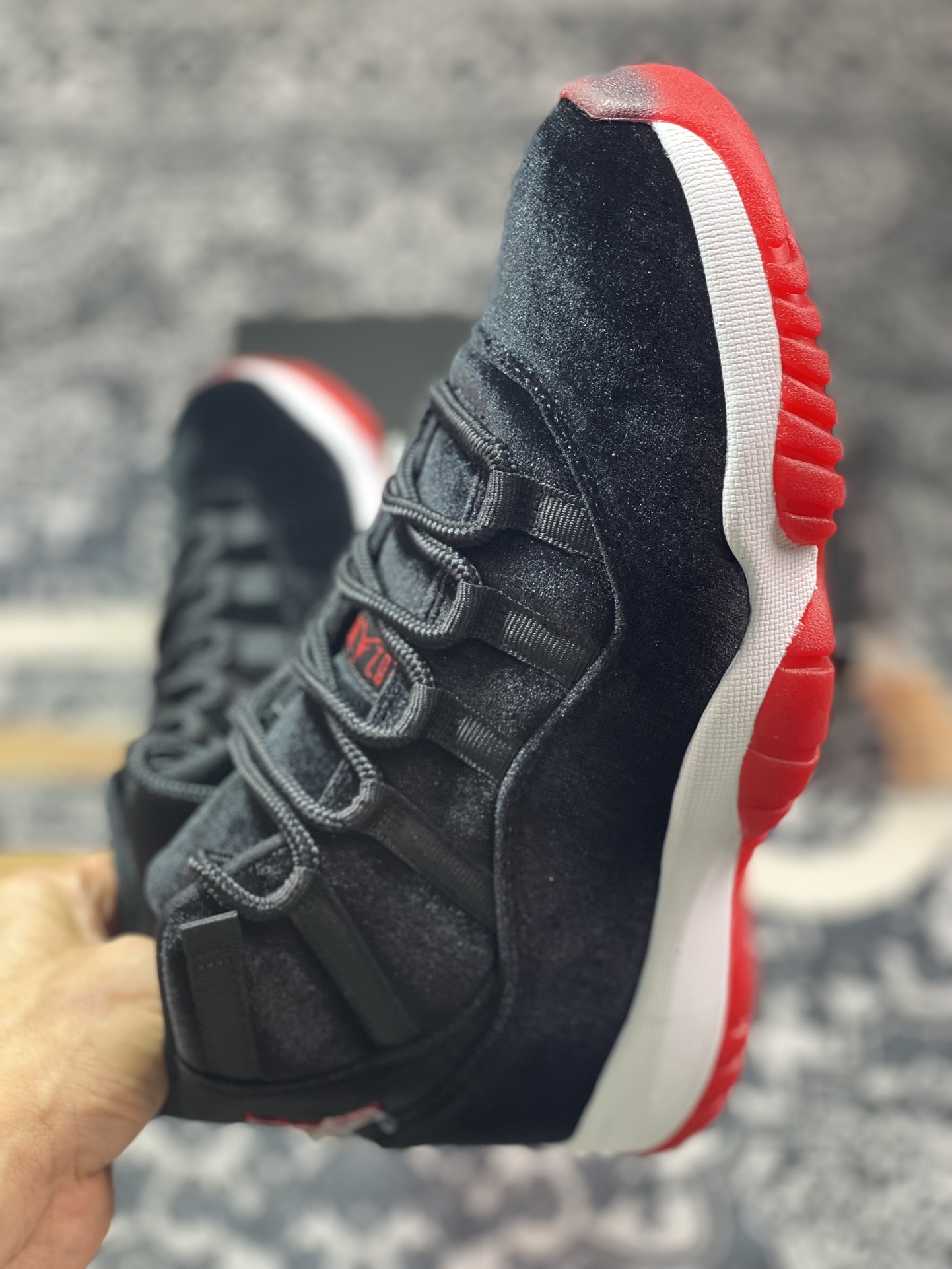 优选 原装级别 Air Jordan 11 WMNS “Bred Velvet” Rumored to Release Holiday 2024 黑红反毛皮色 DB5457-061