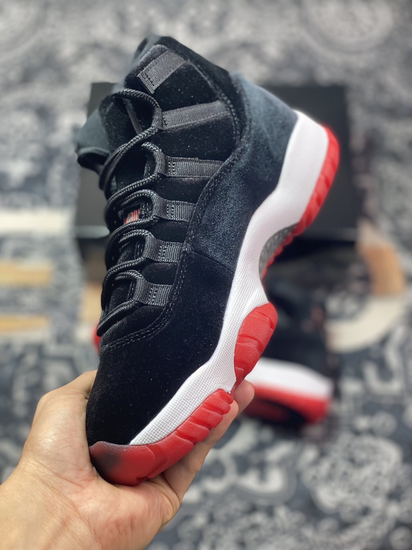 优选 原装级别 Air Jordan 11 WMNS “Bred Velvet” Rumored to Release Holiday 2024 黑红反毛皮色 DB5457-061