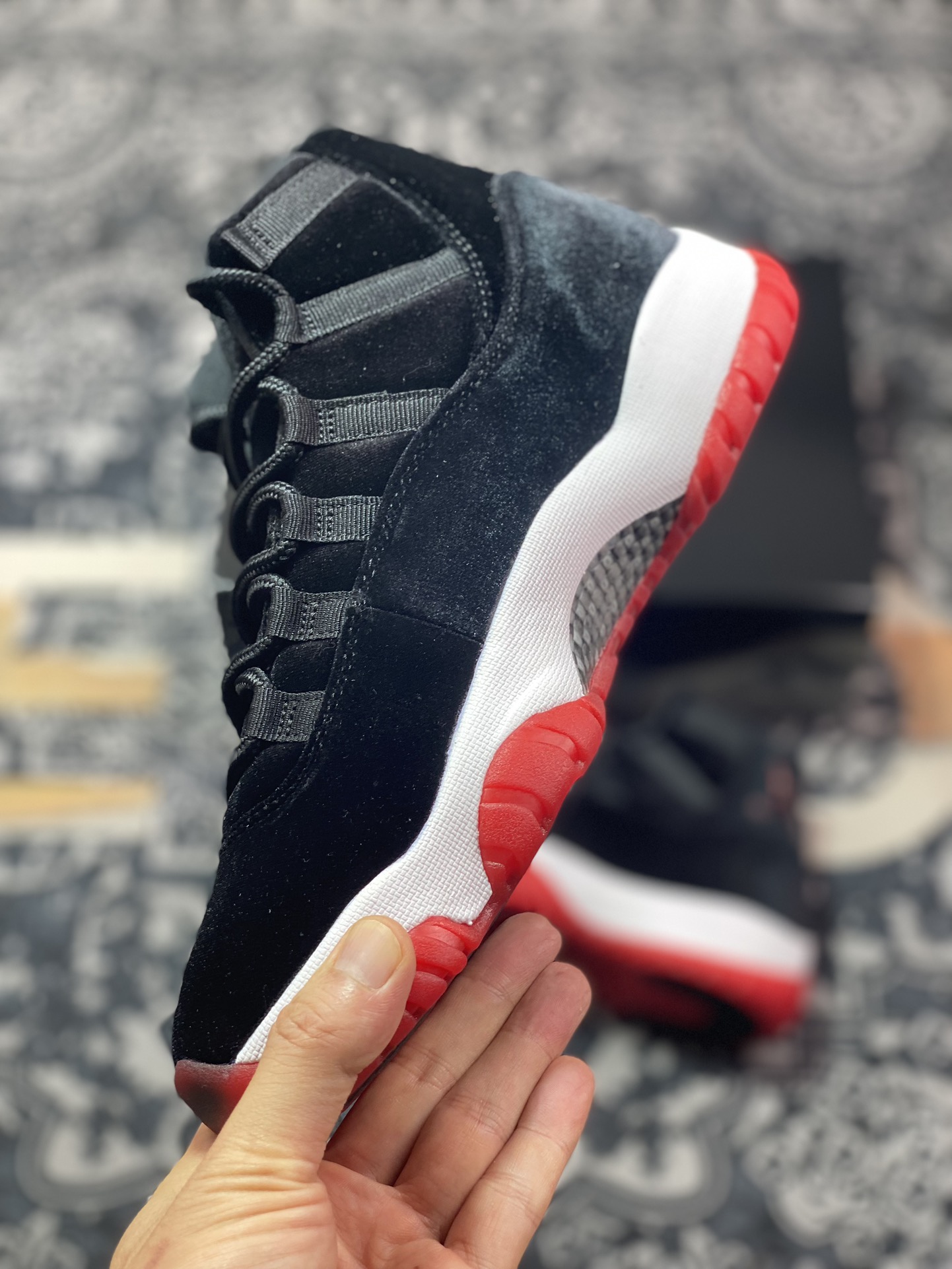 优选 原装级别 Air Jordan 11 WMNS “Bred Velvet” Rumored to Release Holiday 2024 黑红反毛皮色 DB5457-061