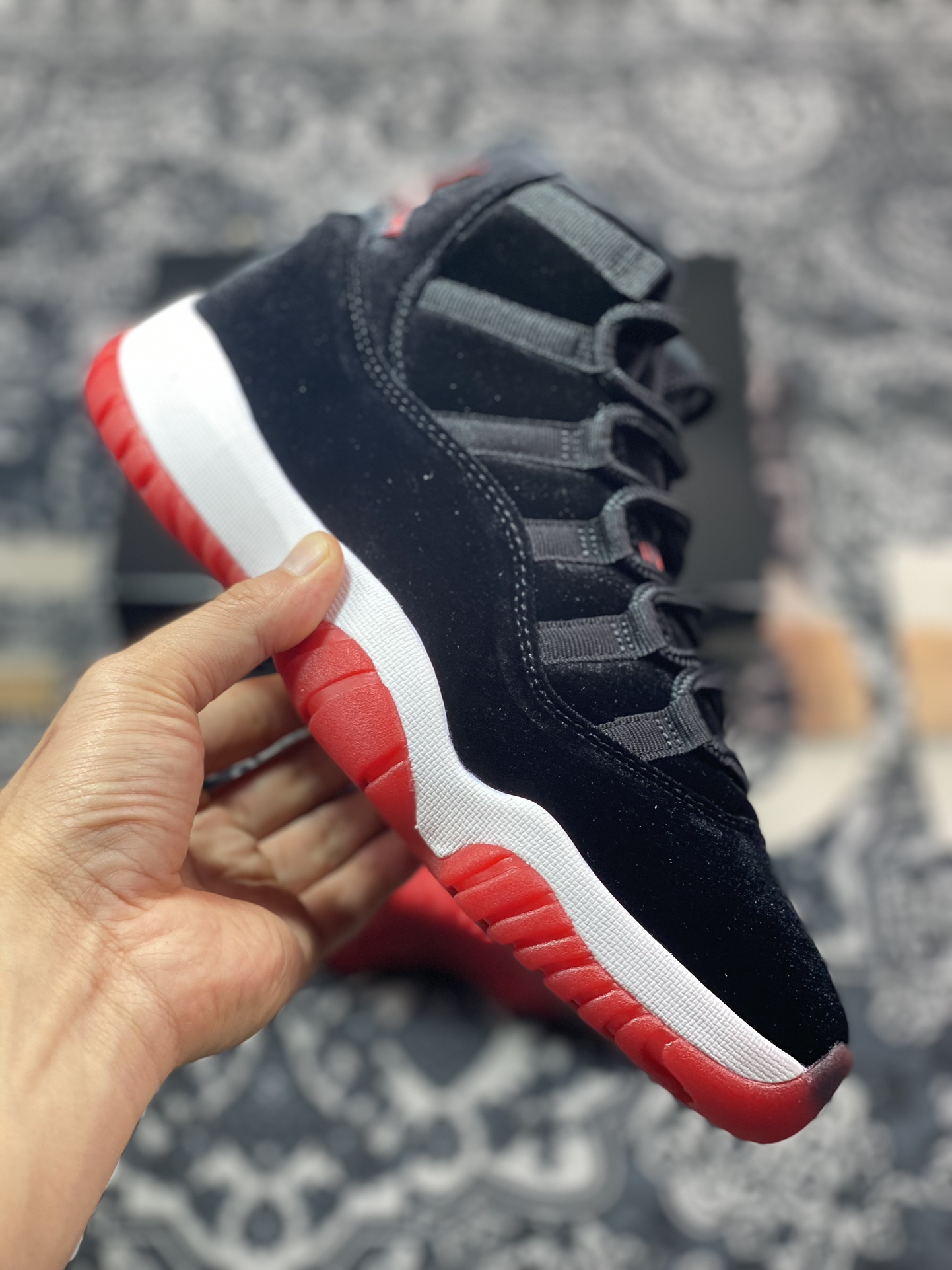 优选 原装级别 Air Jordan 11 WMNS “Bred Velvet” Rumored to Release Holiday 2024 黑红反毛皮色 DB5457-061