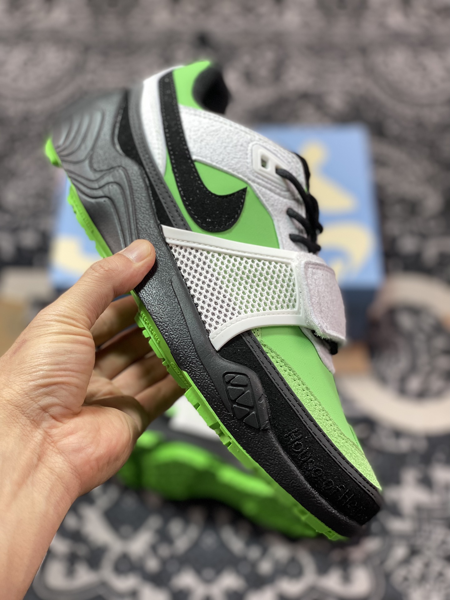 斯科特Travis Scott x Nike Zoom Field Jaxx SP”Volt/White/Black”慢跑鞋“TS联名荧光绿白黑”HQ3061-104